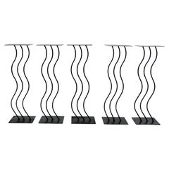 Piantana o supporto per diffusori in acciaio ondulato in stile post-moderno Memphis, 5 disponibili