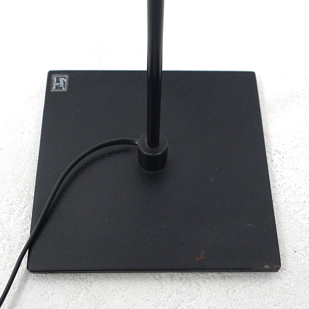 Lámpara de pie posmoderna de metal con pantalla azul en forma de pájaro, de Bjart Rhenen en venta 2