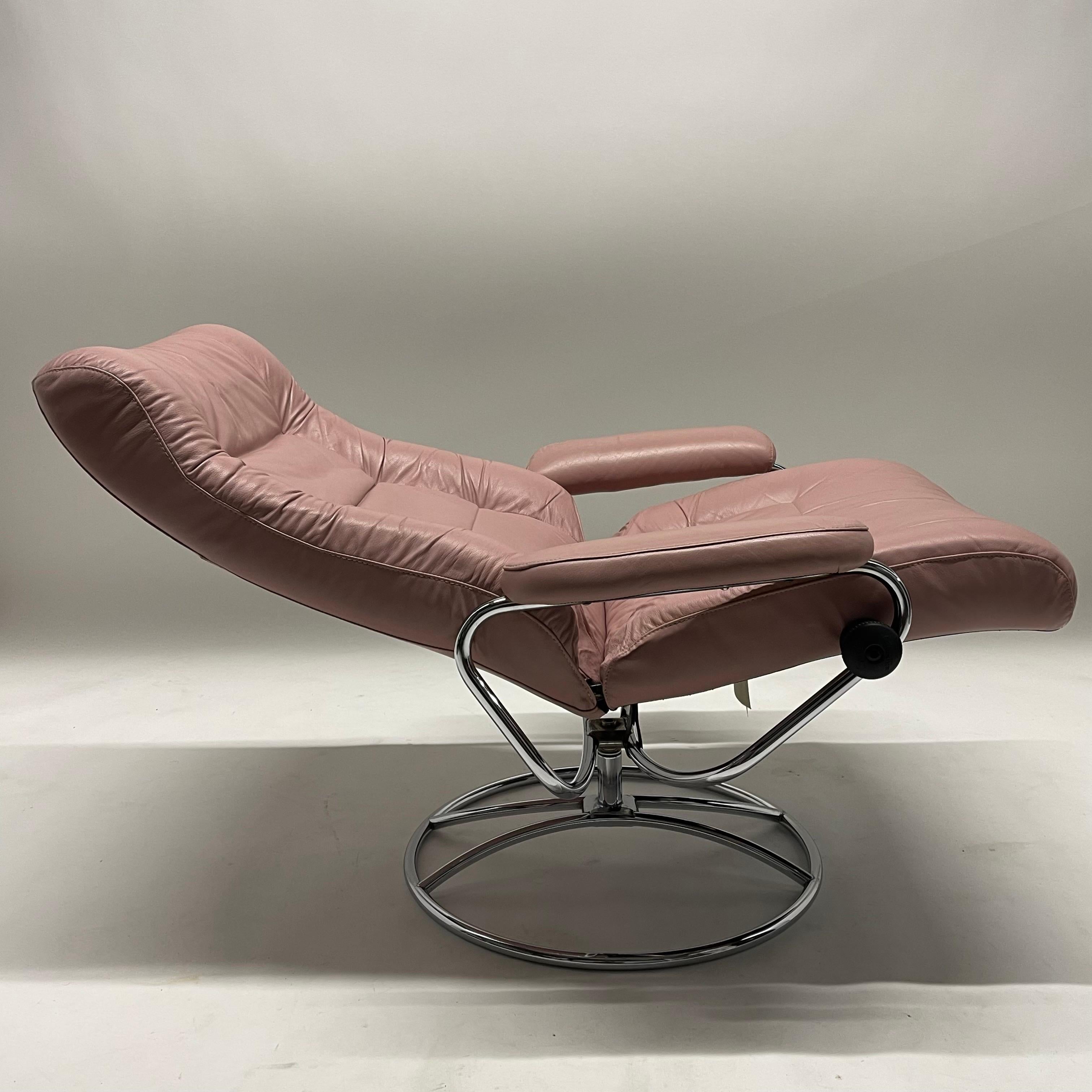 Postmoderner Millennial-Loungesessel und Ottomane aus rosa Leder „Stressless“ im Angebot 3