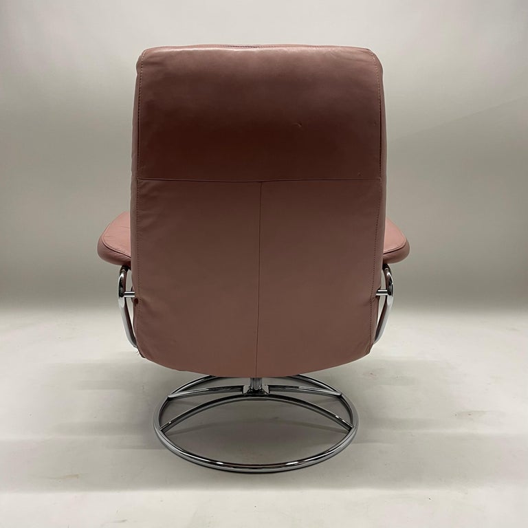 Post-Modern Millennial Pink Leather Ekornes "Stressless" Lounge Chair and  Ottoman For Sale at 1stDibs | ikea malung chair, stressless chaise lounge,  pink reclining chair