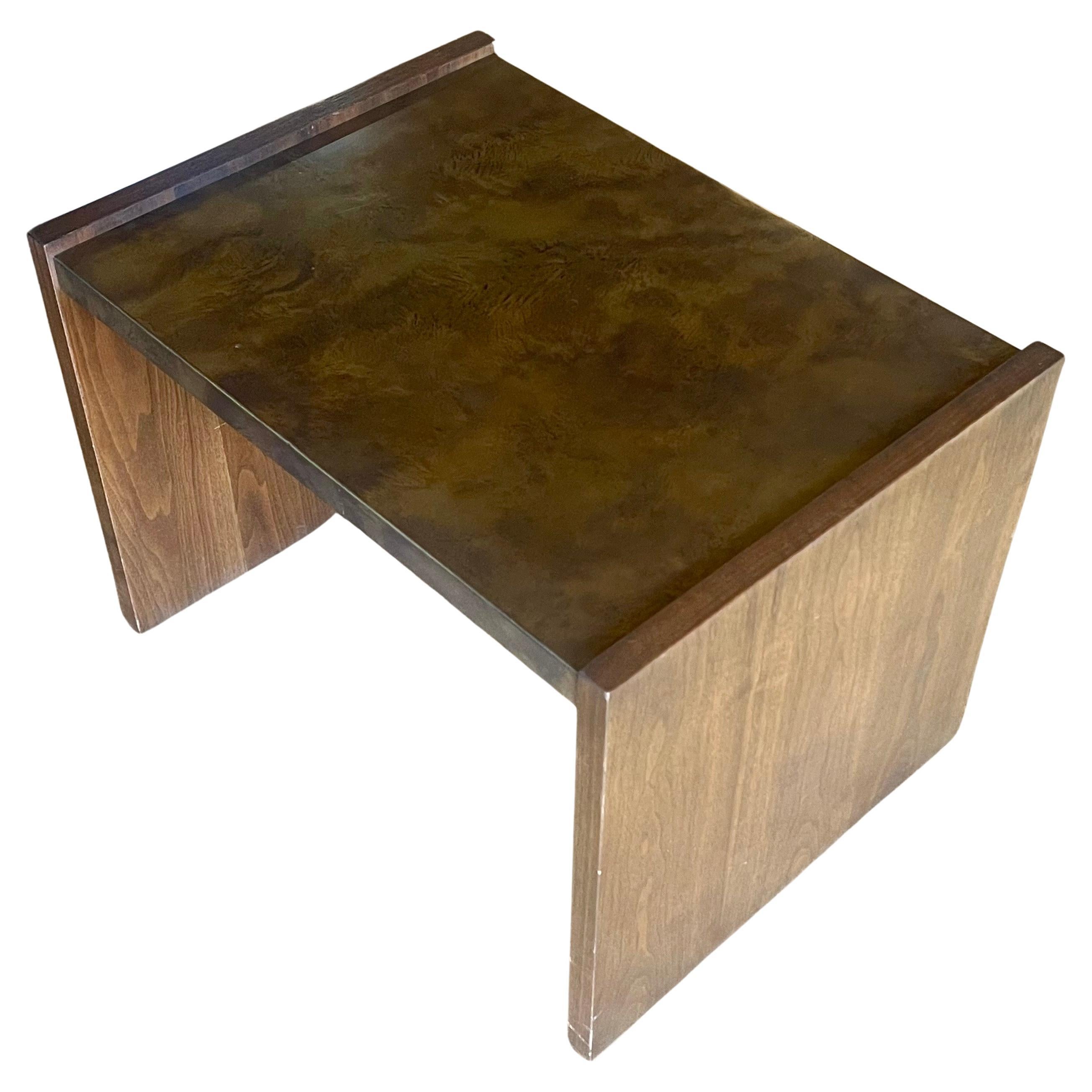 Post Modern Minimalist California Design Brass & Walnut Cocktail End Table For Sale