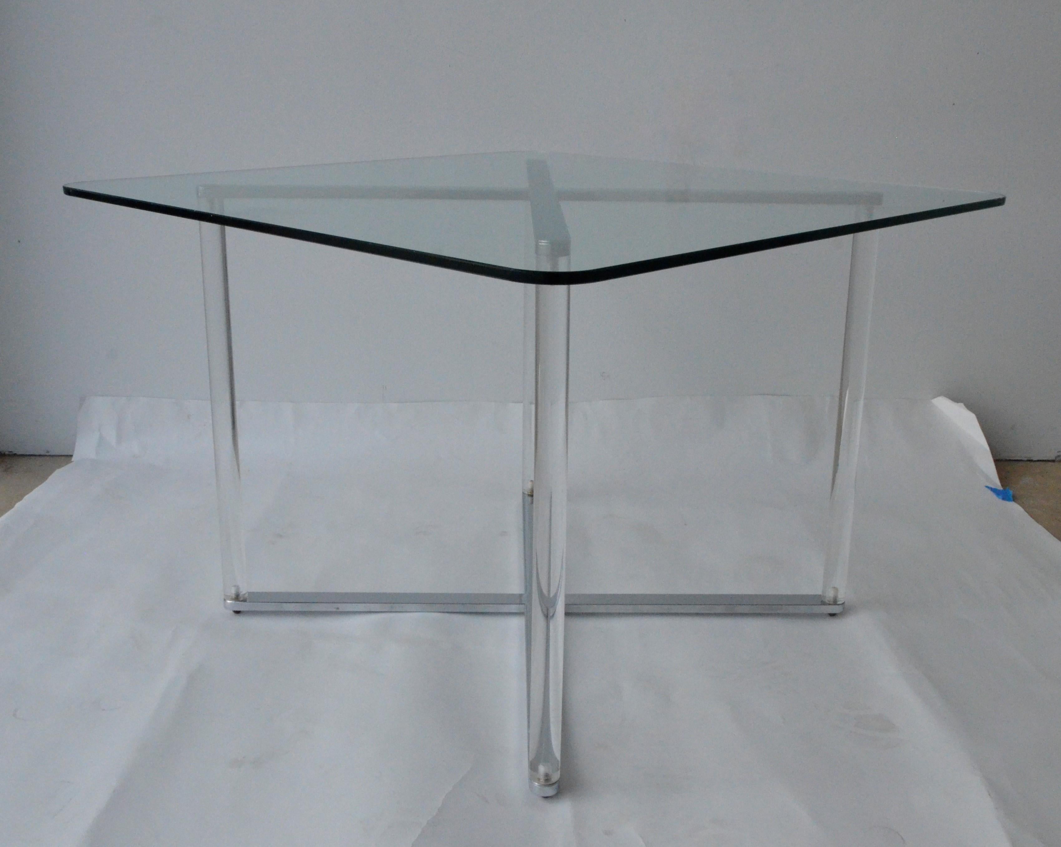 Post-Modern Minotti Style Square Lucite, Glass and Chrome X-Base Side /End / Cocktail Table For Sale