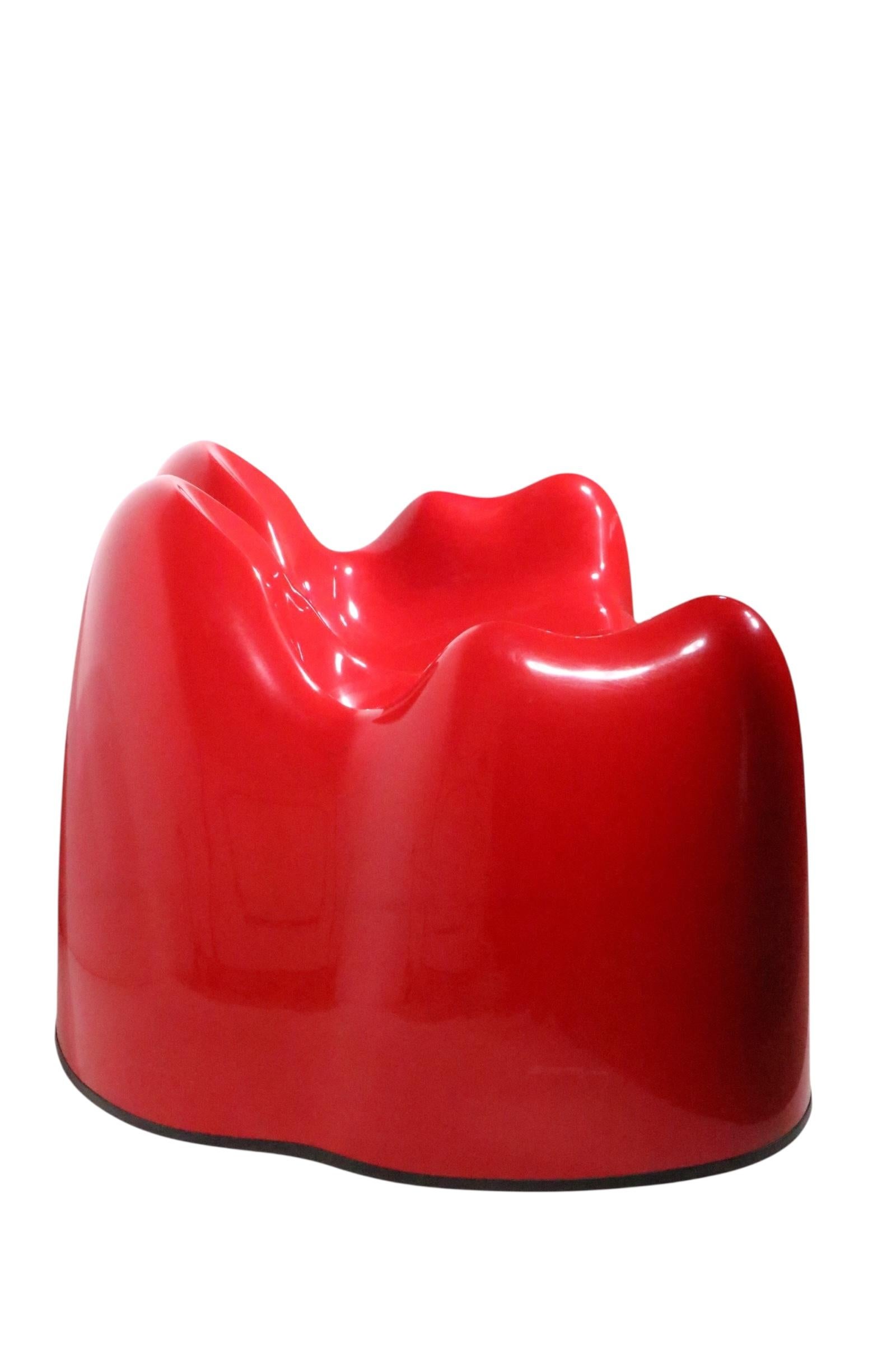 20ième siècle Canapé post-moderne en fibre de verre moulée par Wendell Castle en vente