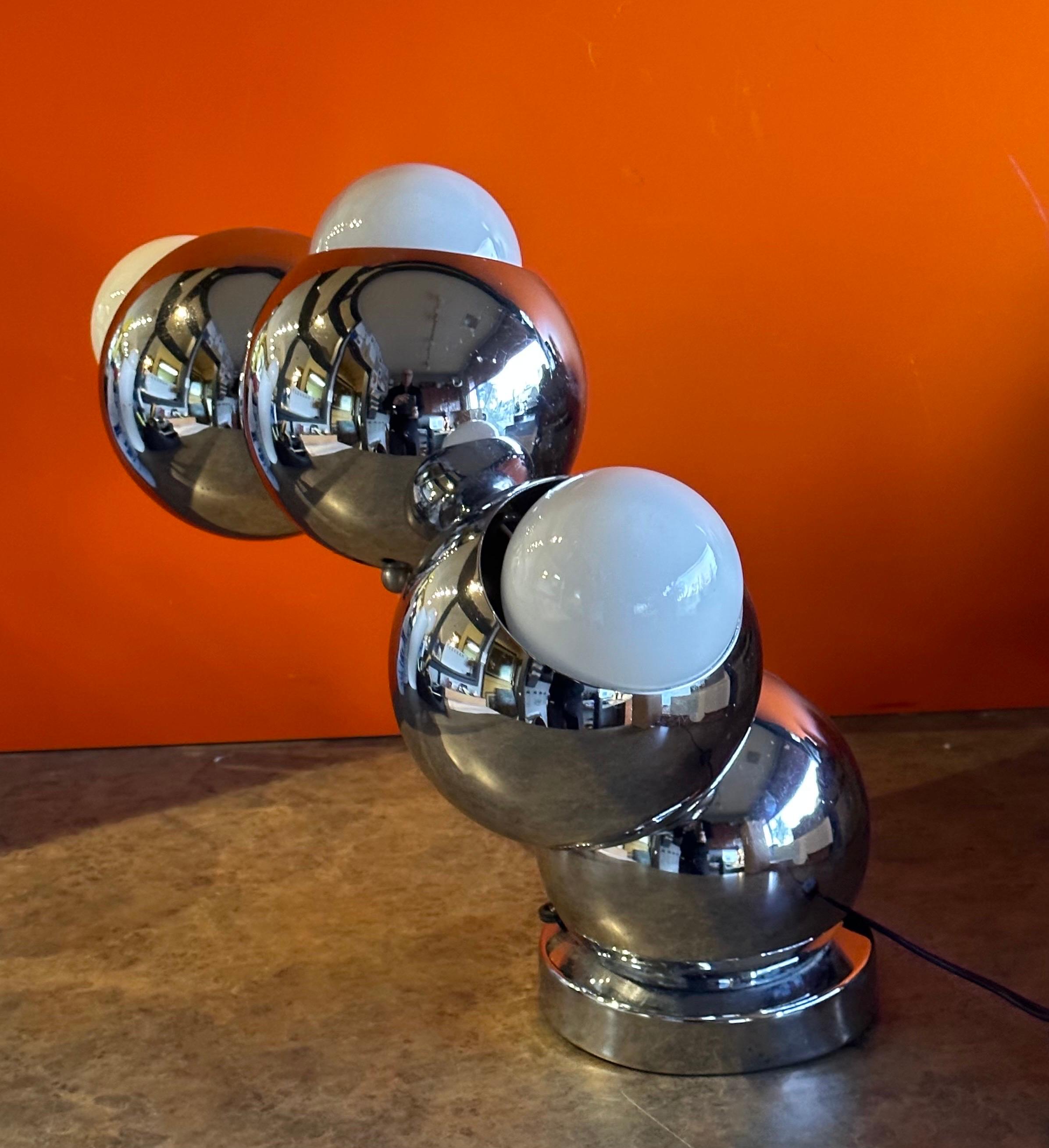 20ième siècle Lampe de bureau postmoderne Molecule en chrome de Robert Sonneman en vente