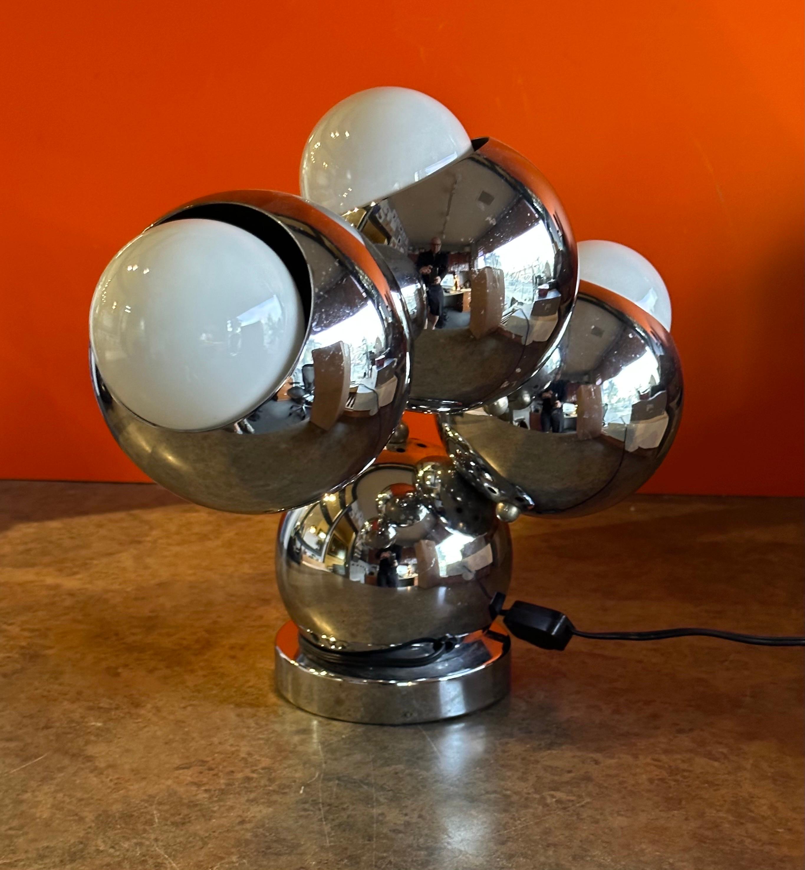 Lampe de bureau postmoderne Molecule en chrome de Robert Sonneman en vente 1