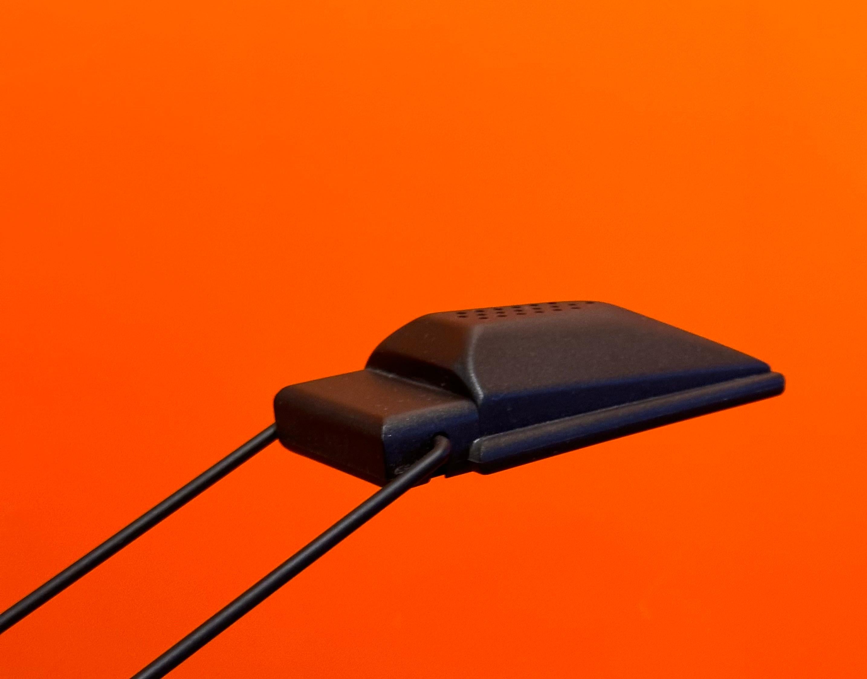 Post-Modern Multi-Directional Modo Desk Lamp by Gabriele Basilico for Alva-Line For Sale 4