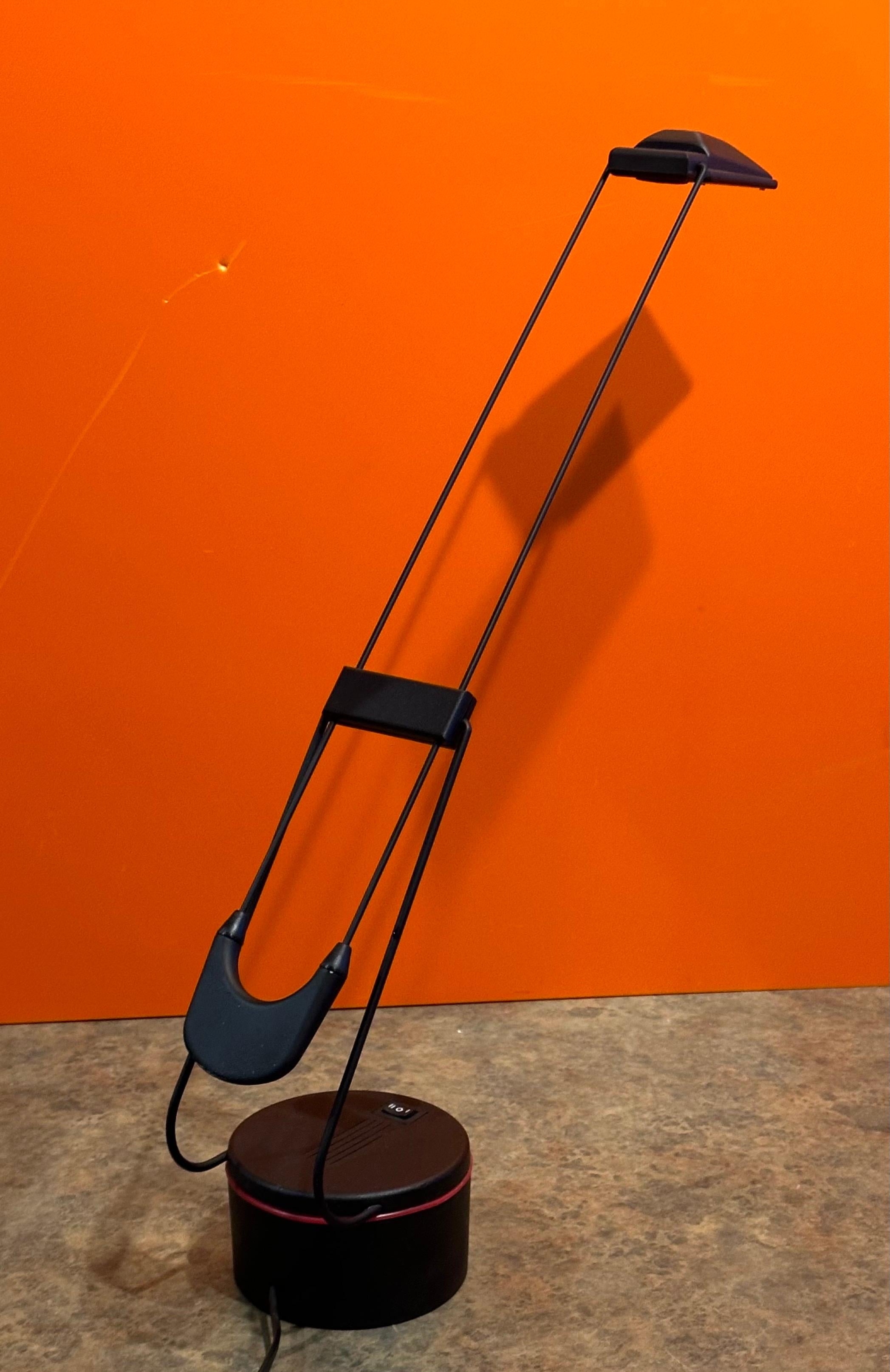 Post-Modern Multi-Directional Modo Desk Lamp by Gabriele Basilico for Alva-Line In Excellent Condition For Sale In San Diego, CA