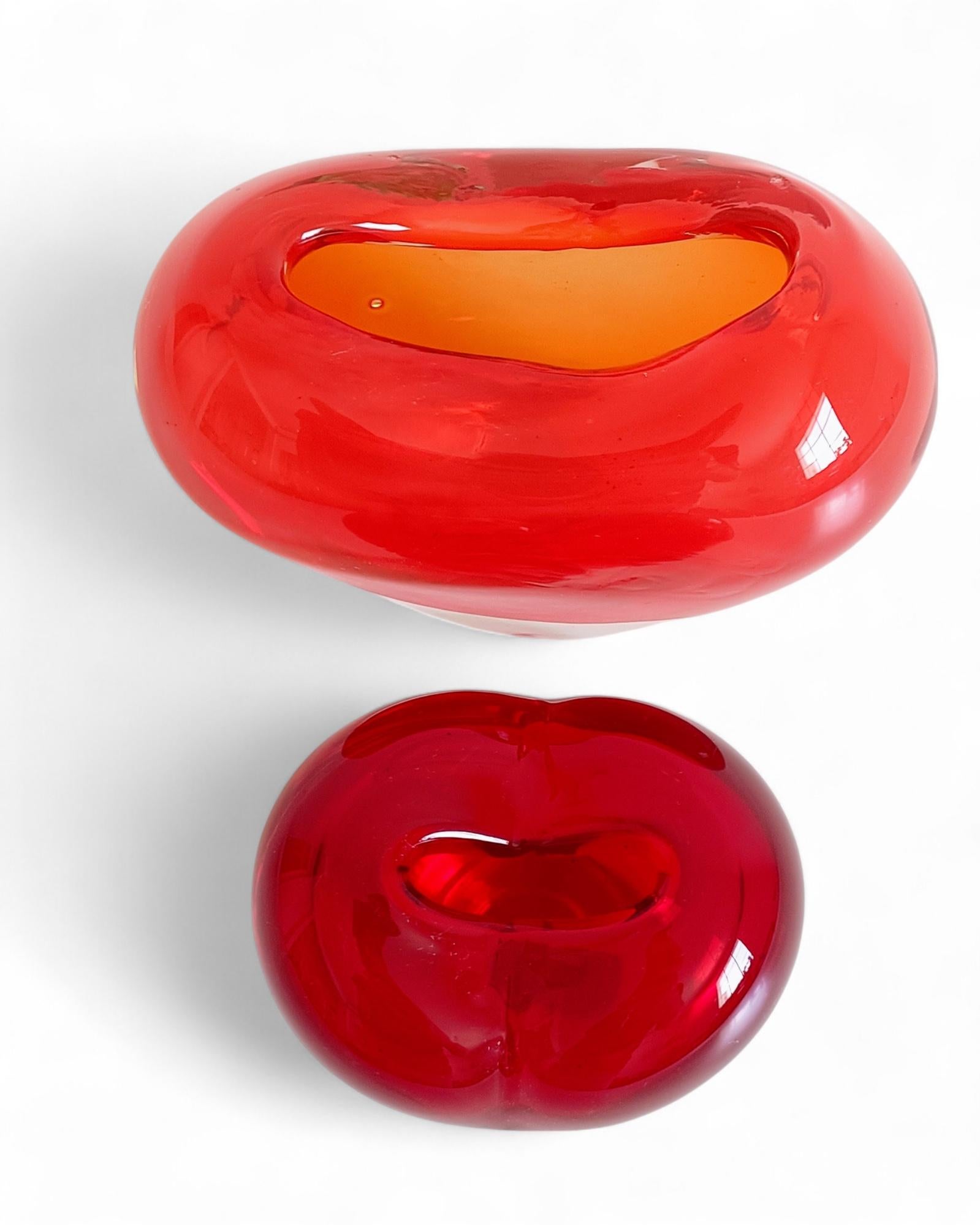 Vasi post-moderni in vetro di Murano Glass Sommerso Cuore e Cuoricino, Italia, anni '90 in vendita 10