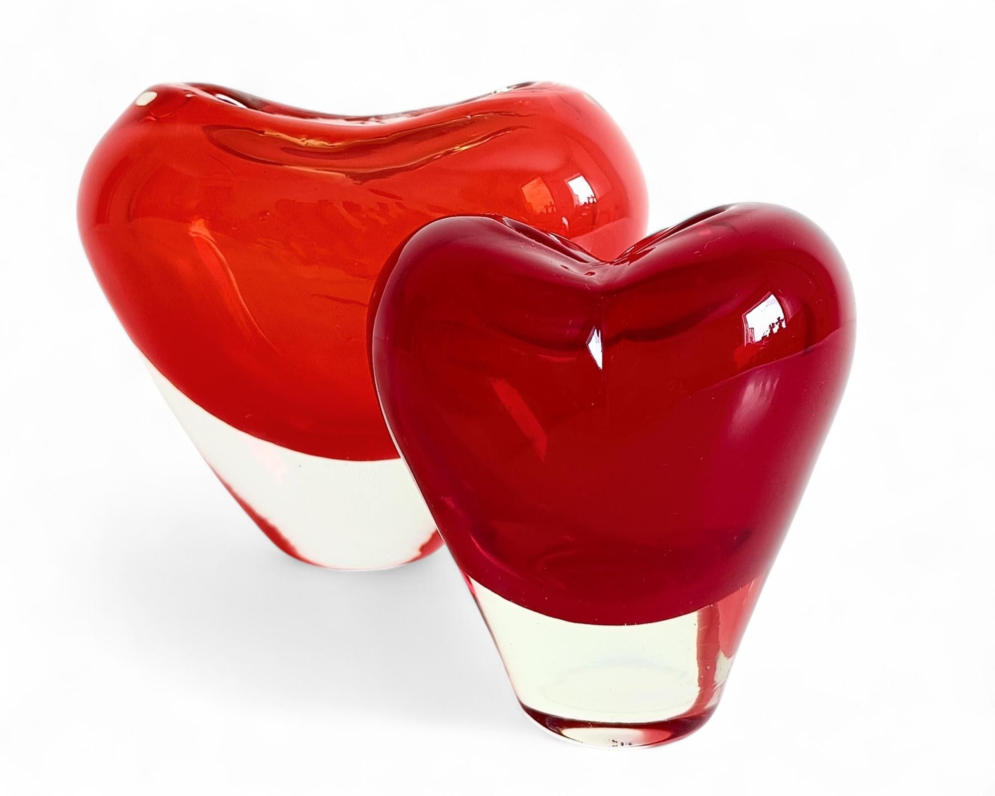 Italiano Vasi post-moderni in vetro di Murano Glass Sommerso Cuore e Cuoricino, Italia, anni '90 in vendita