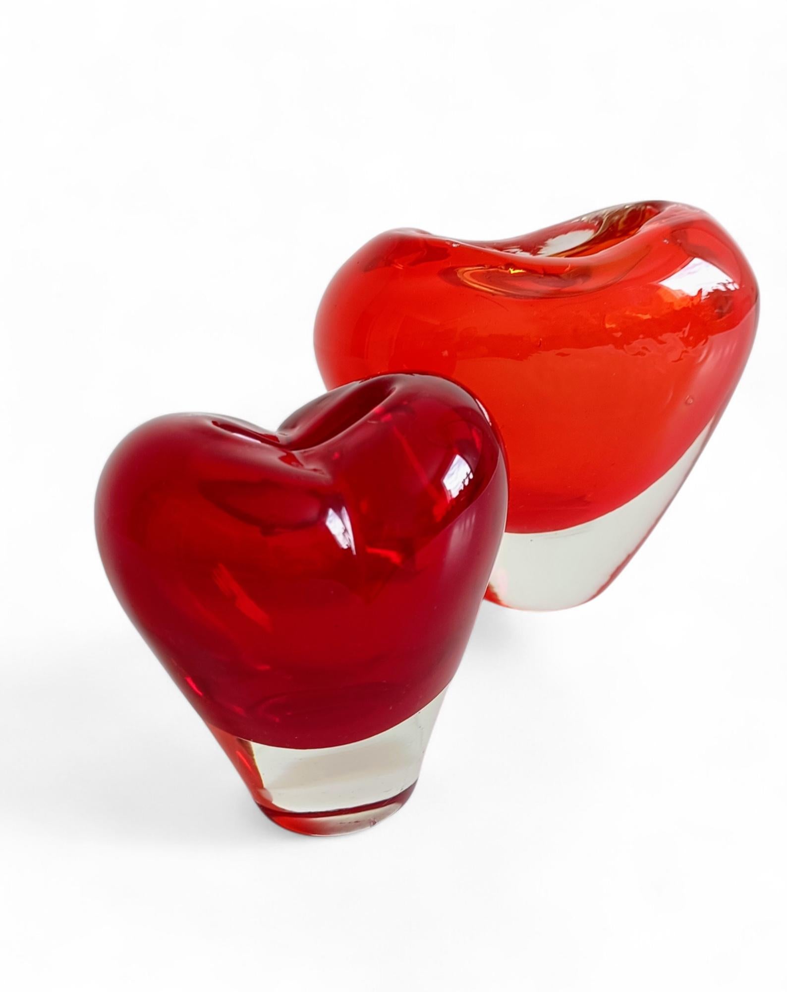 Vetro soffiato Vasi post-moderni in vetro di Murano Glass Sommerso Cuore e Cuoricino, Italia, anni '90 in vendita