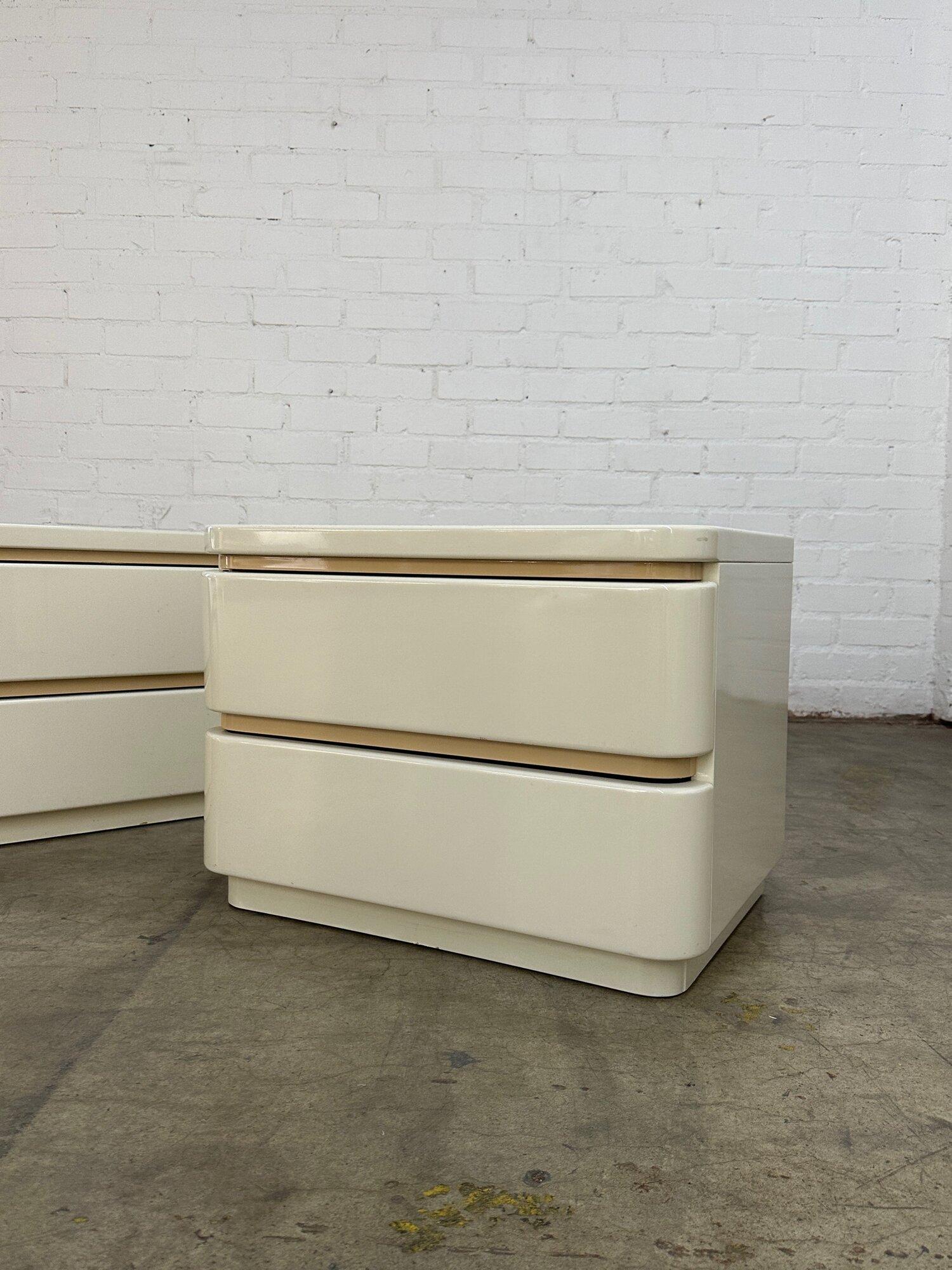 W27 D18.5 H20.2

Pair of Postmodern off white lacquered nightstands by Reubens. Each nightstand features 2 sculpted drawers. Item is fully functional, sound and sturdy

Price is for Pair*

