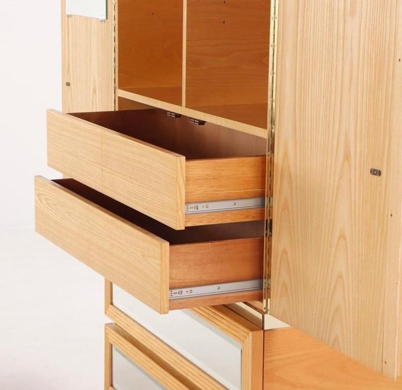 Falegnameria Armadio o guardaroba con specchio in rovere post moderno in vendita