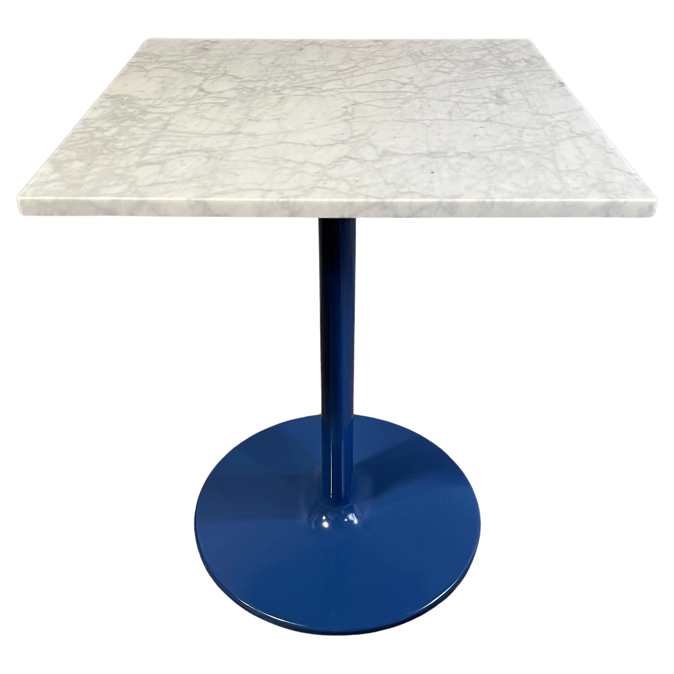 Sleek marble table with lacquered blue aluminum circular base and oval column. Incredibly sturdy and well made. Perfect cafe table for the kitchen or small apartment dining. Post modern design echoes Saarinen and Sottsass. Beautiful and in near mint