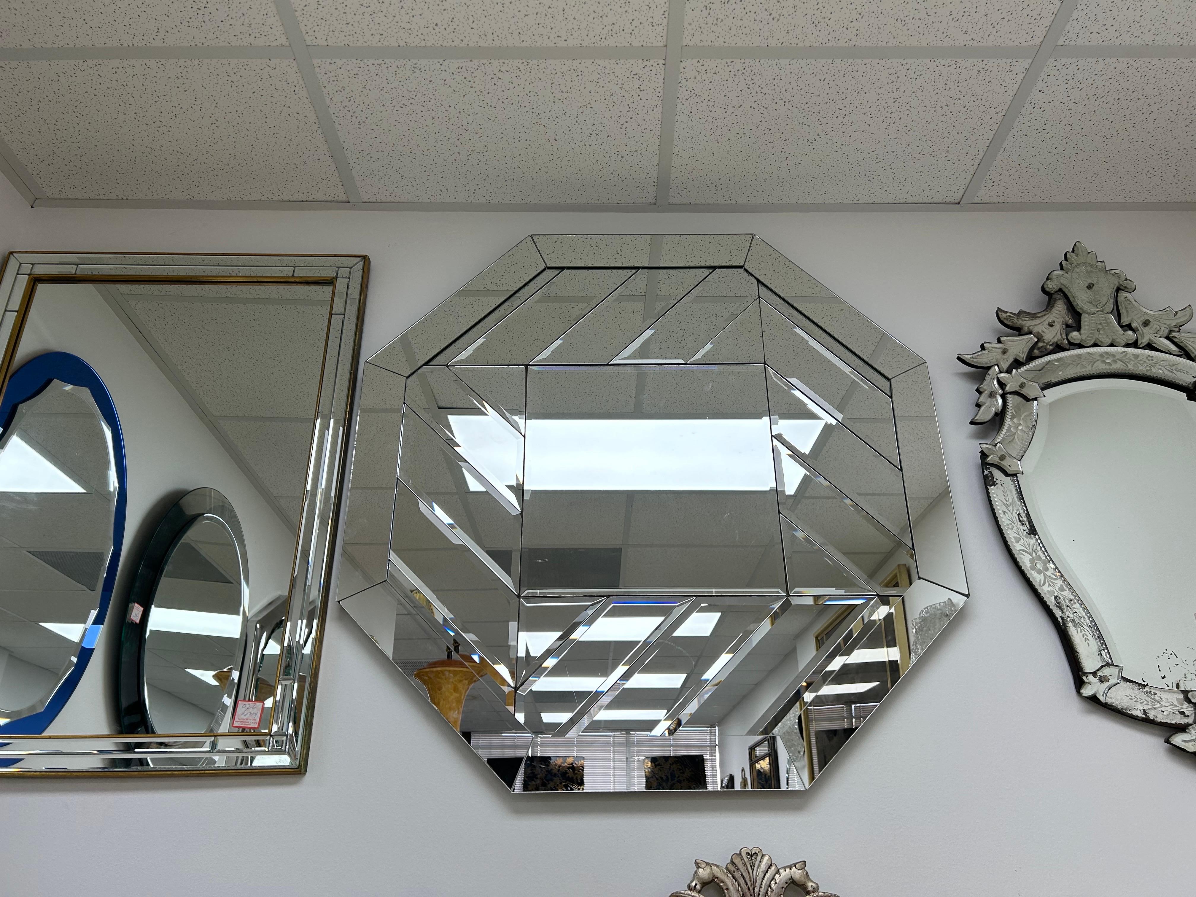 Inconnu Miroir biseauté octogonal The Moderns en vente
