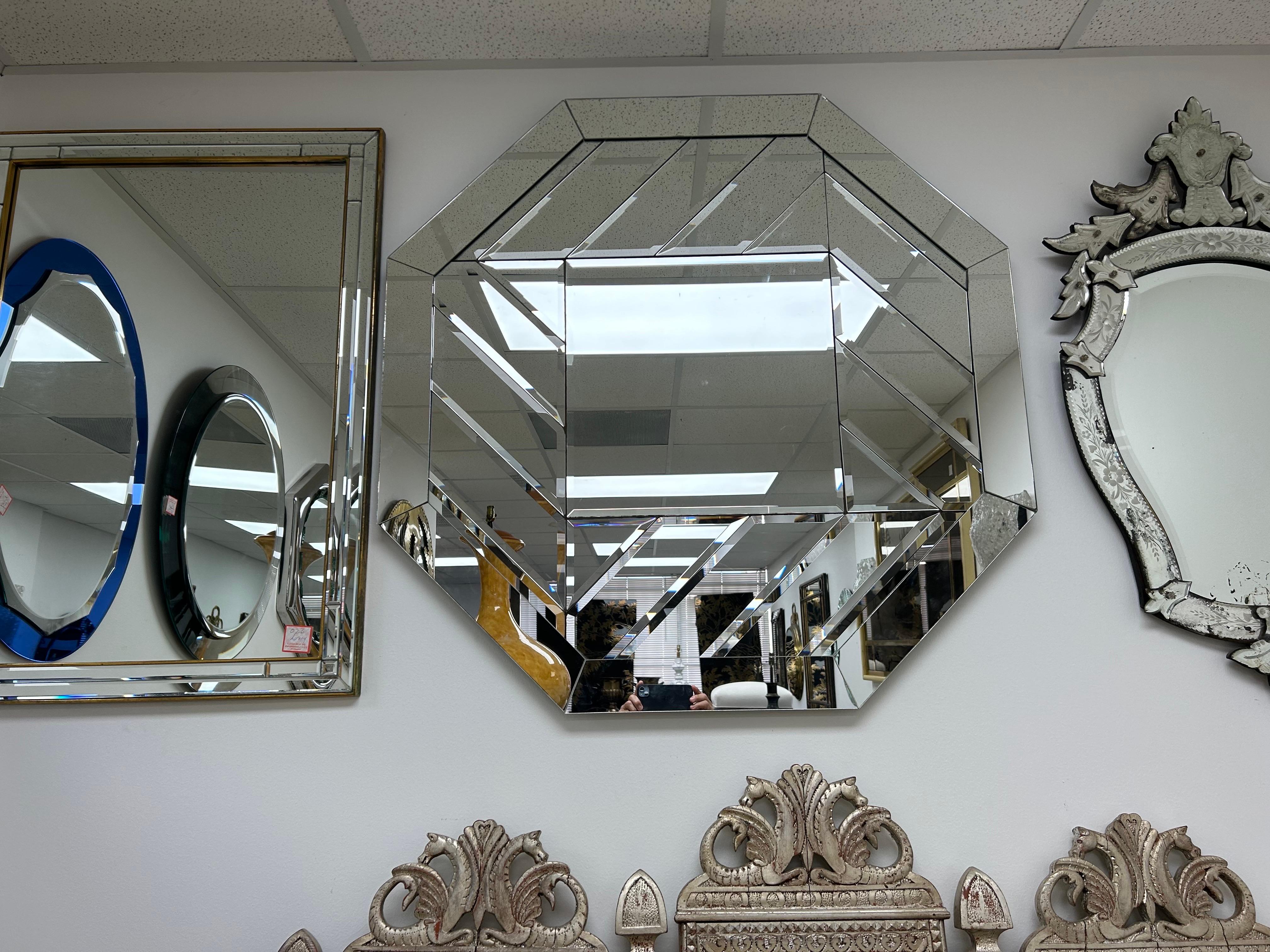 Miroir biseauté octogonal The Moderns en vente 1