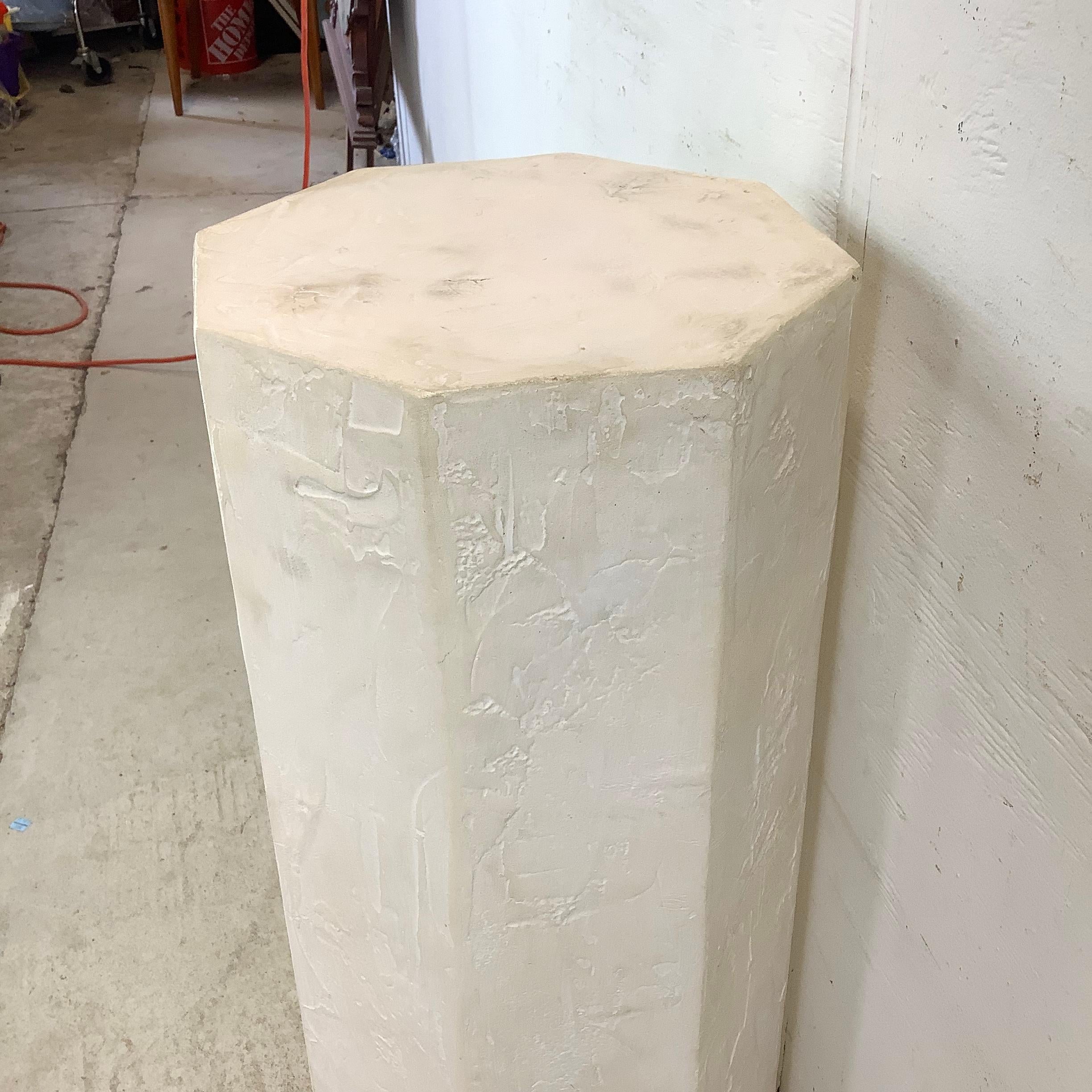 Pedestal expositor octogonal postmoderno en venta 3
