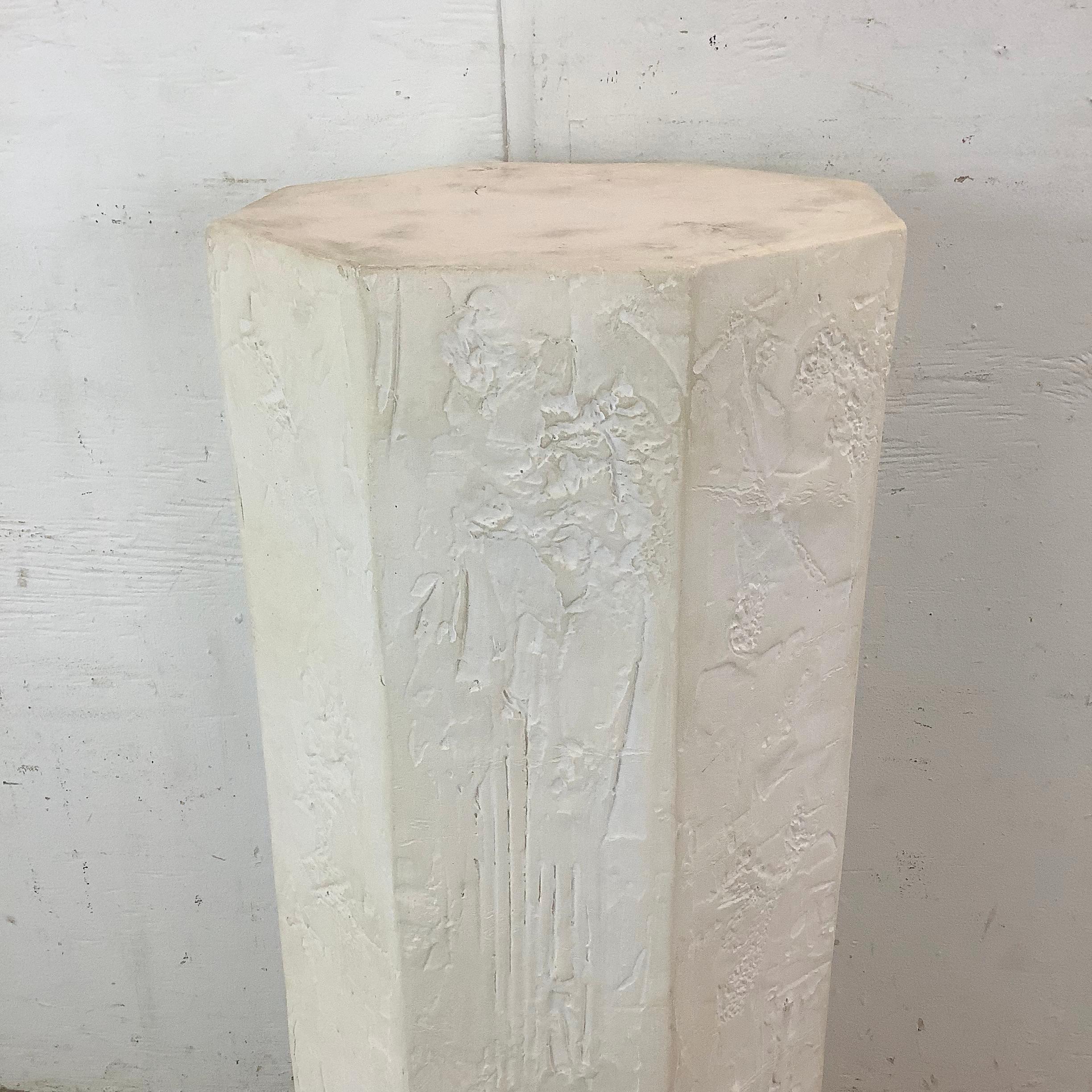 Pedestal expositor octogonal postmoderno en venta 6
