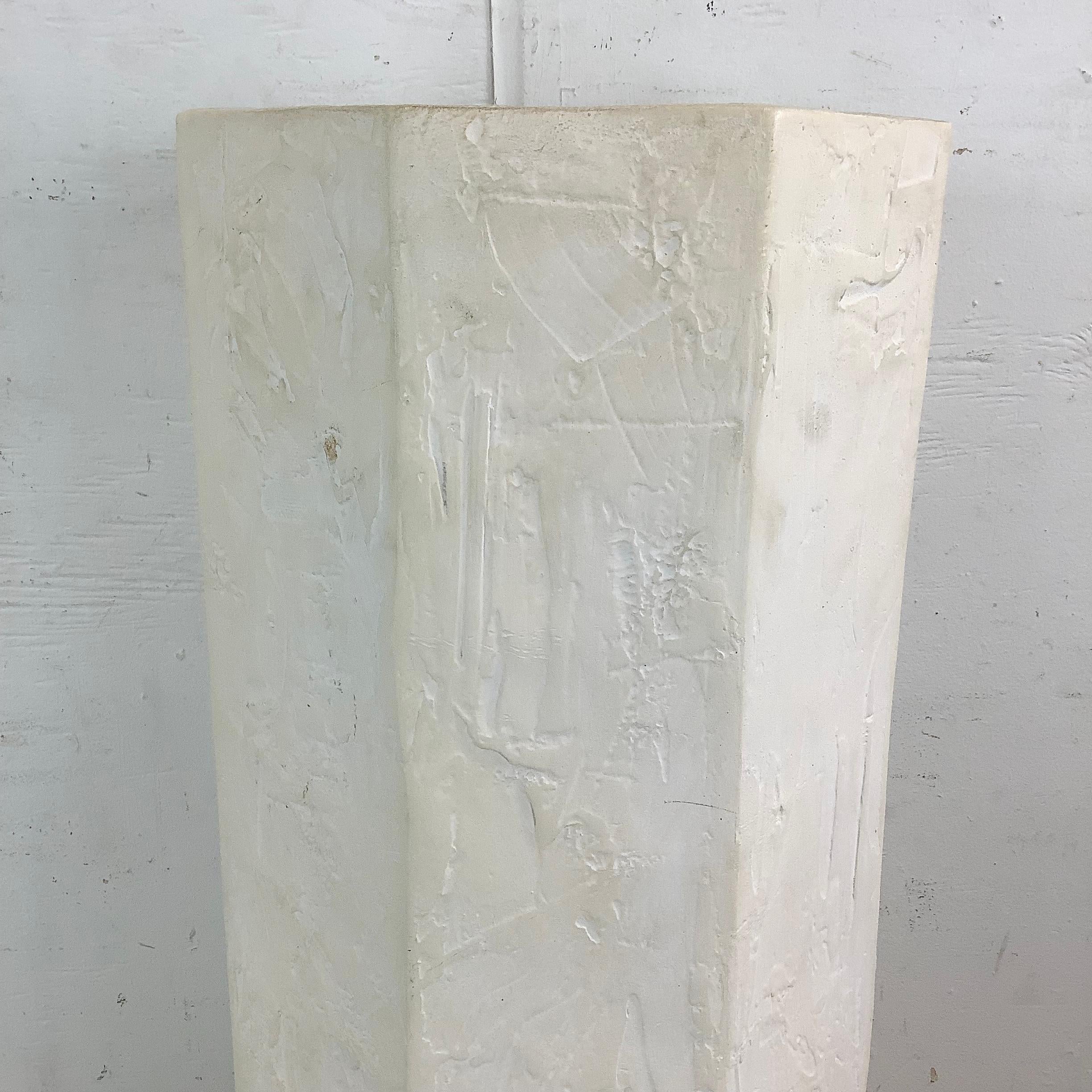 Pedestal expositor octogonal postmoderno Desconocido en venta