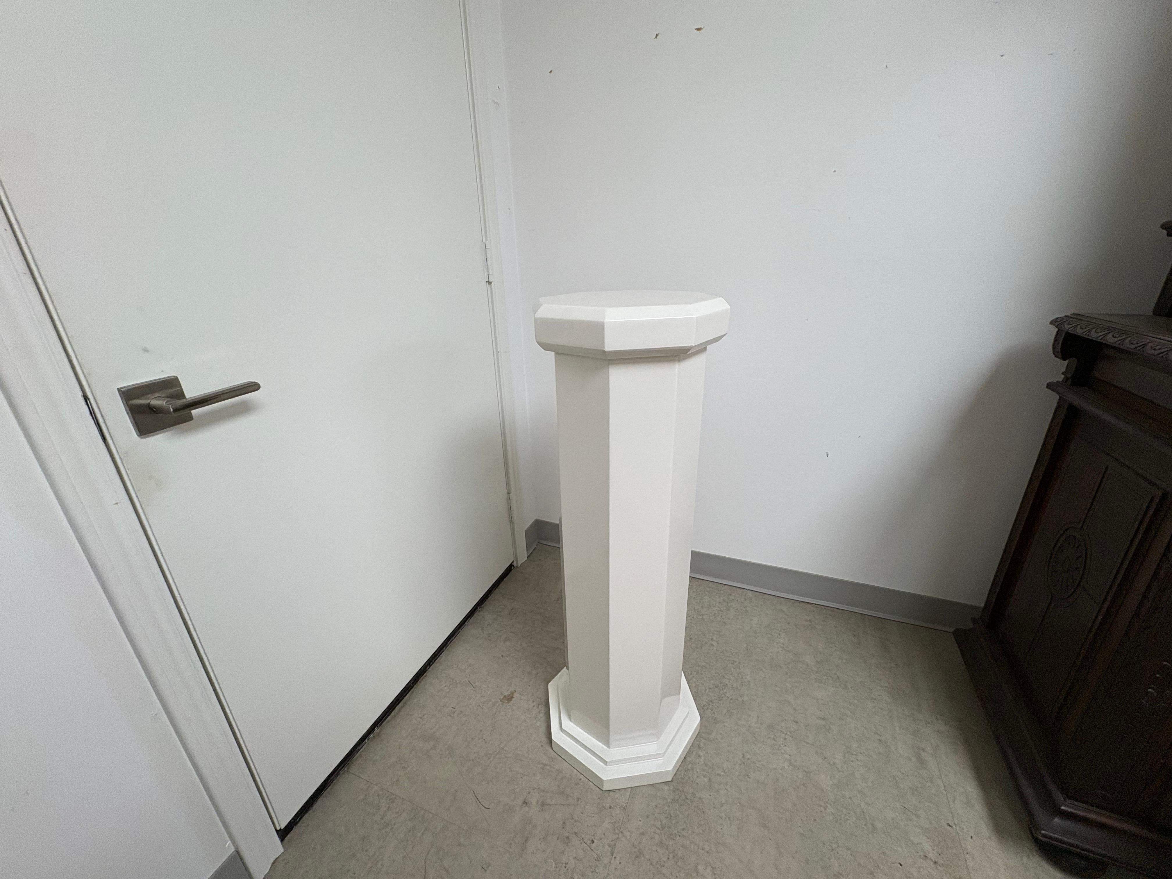 Post-Modern Post Modern Octagonal Lacquered Pedestal For Sale