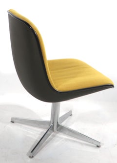 Chaise de salle à manger d'appoint de bureau post-moderne par Steelcase