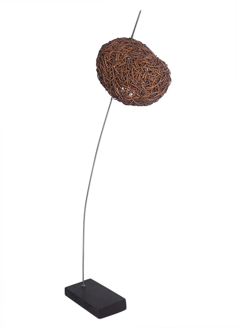 Ein unglaublich einzigartiges Design aus organischem Rattan von Udom Udomsrianan, hergestellt von Planet, 2001. Besteht aus geflochtenen Dschungelreben mit einem Sockel aus Edelstahl und patiniertem Holzblock. Auslaufende Produktion mit begrenzter