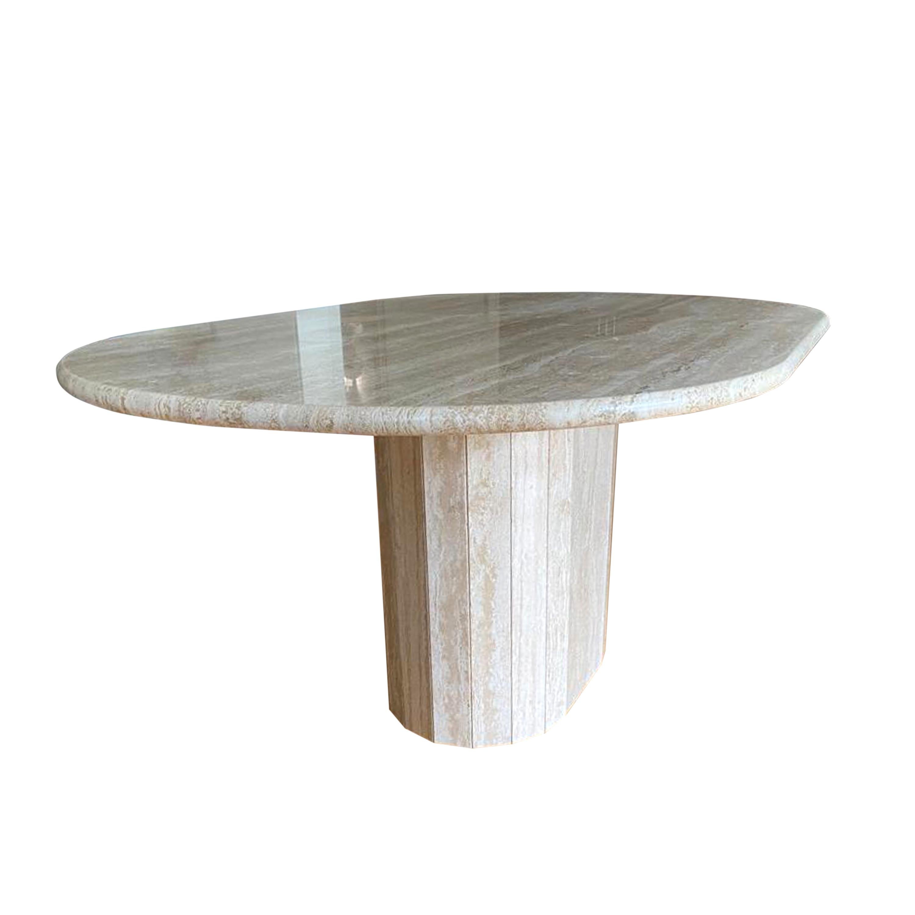 Oval dining table in soft cream italian travertine.
The oval top, thick and rounded on the edge, is resting on a facetted pedestal, also made of travertine.
This is a very adaptive format, sitting 4, 6 or 8 guests.
This table was manufactured in