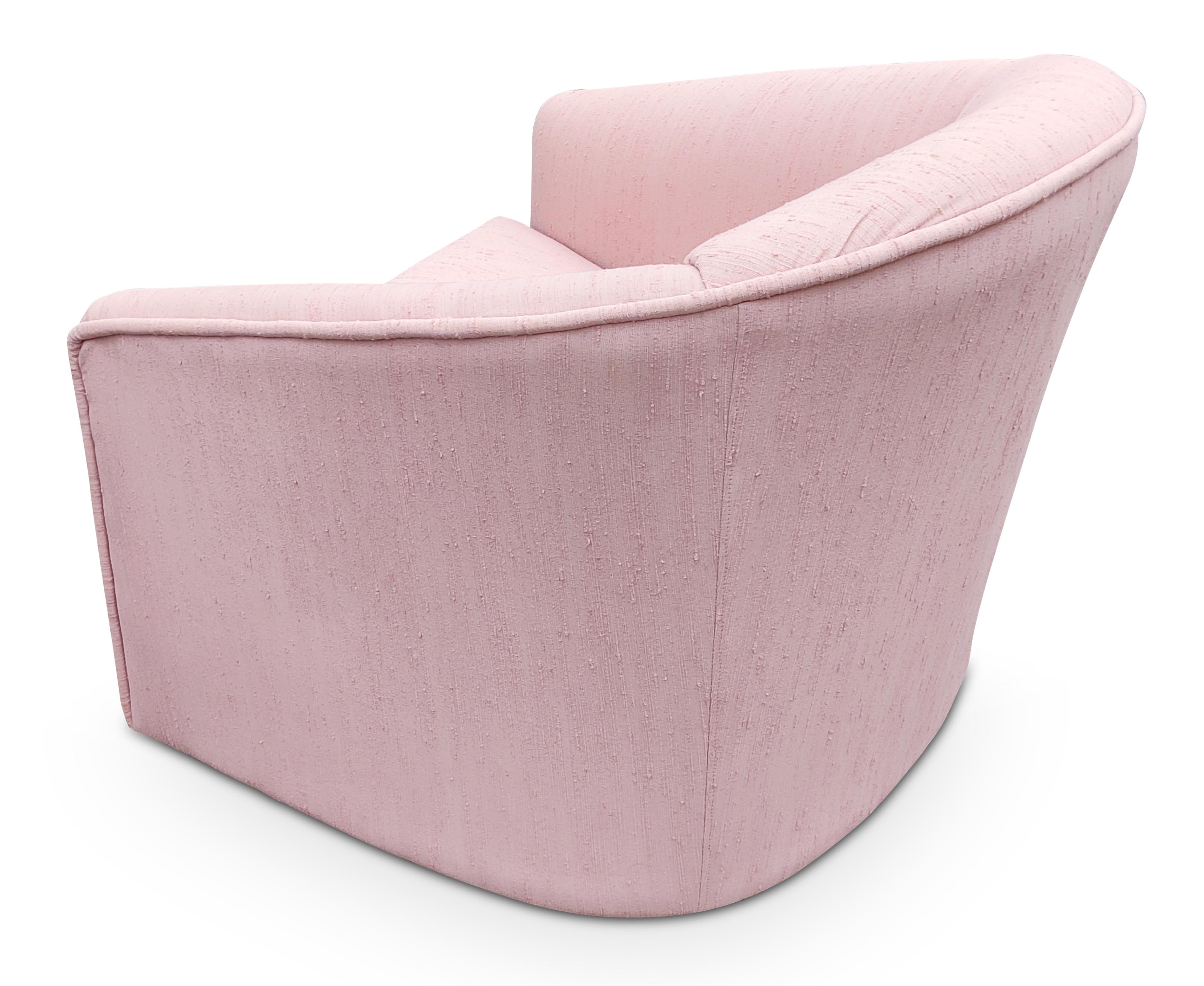 Post-Modern Pair Barrel-Form Pink Upholstered Swivel Lounge Chairs 1980s In Good Condition In Philadelphia, PA