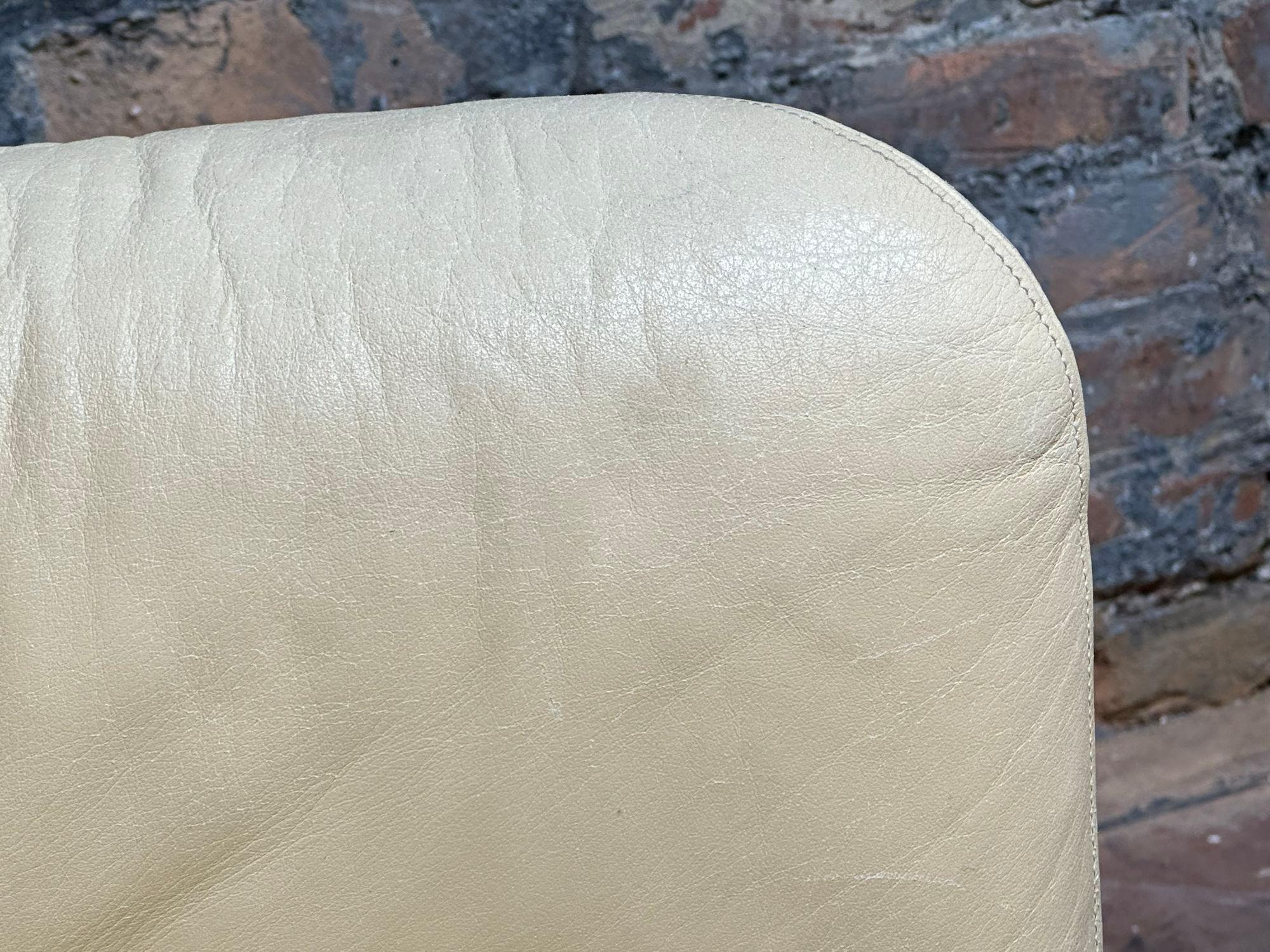 Post Modern Pair Leather Lounge Chairs by Metro, 1980 For Sale 2