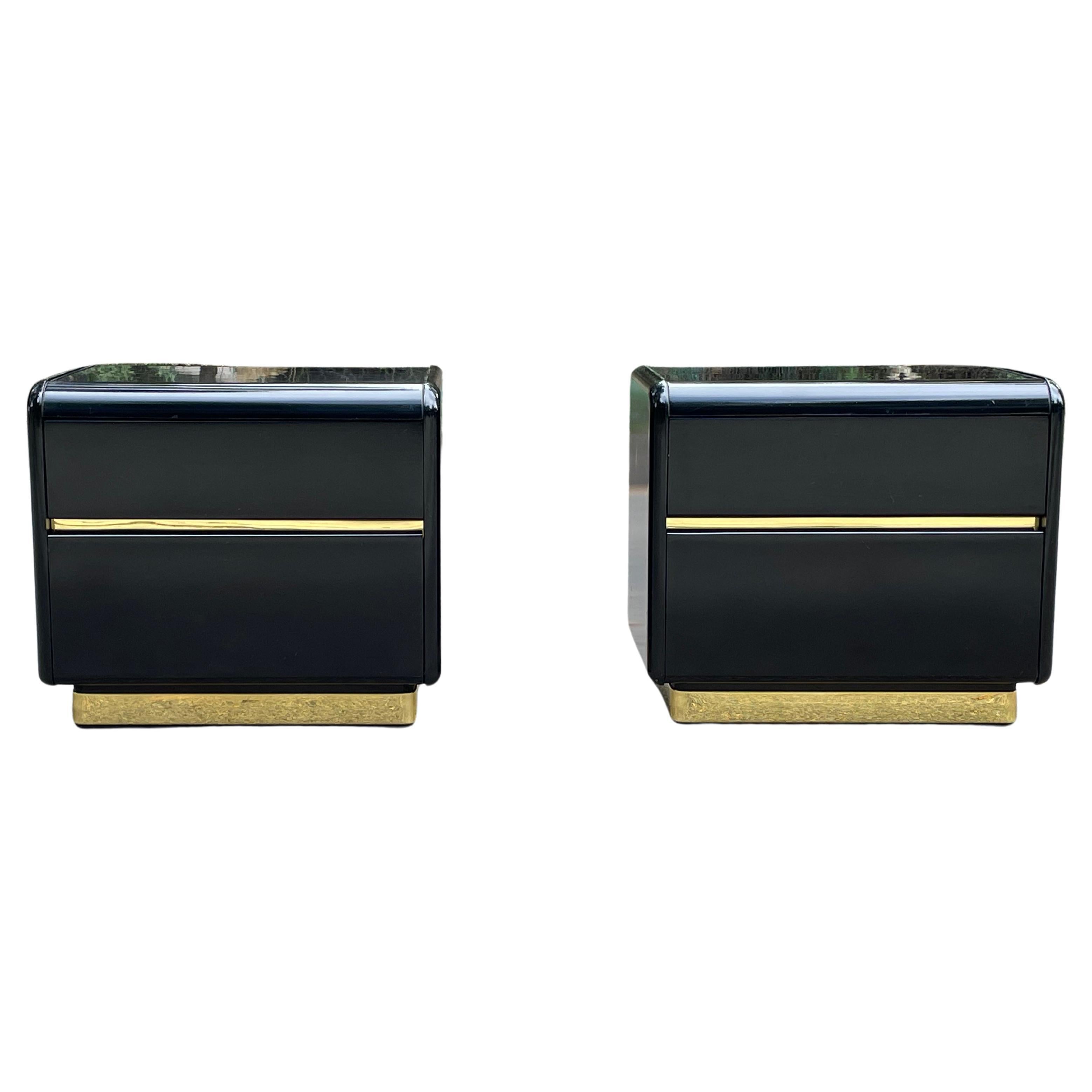 Mid-Century Modern Post-Modern Pair of Black and Brass Lacquer 1980s Nightstands