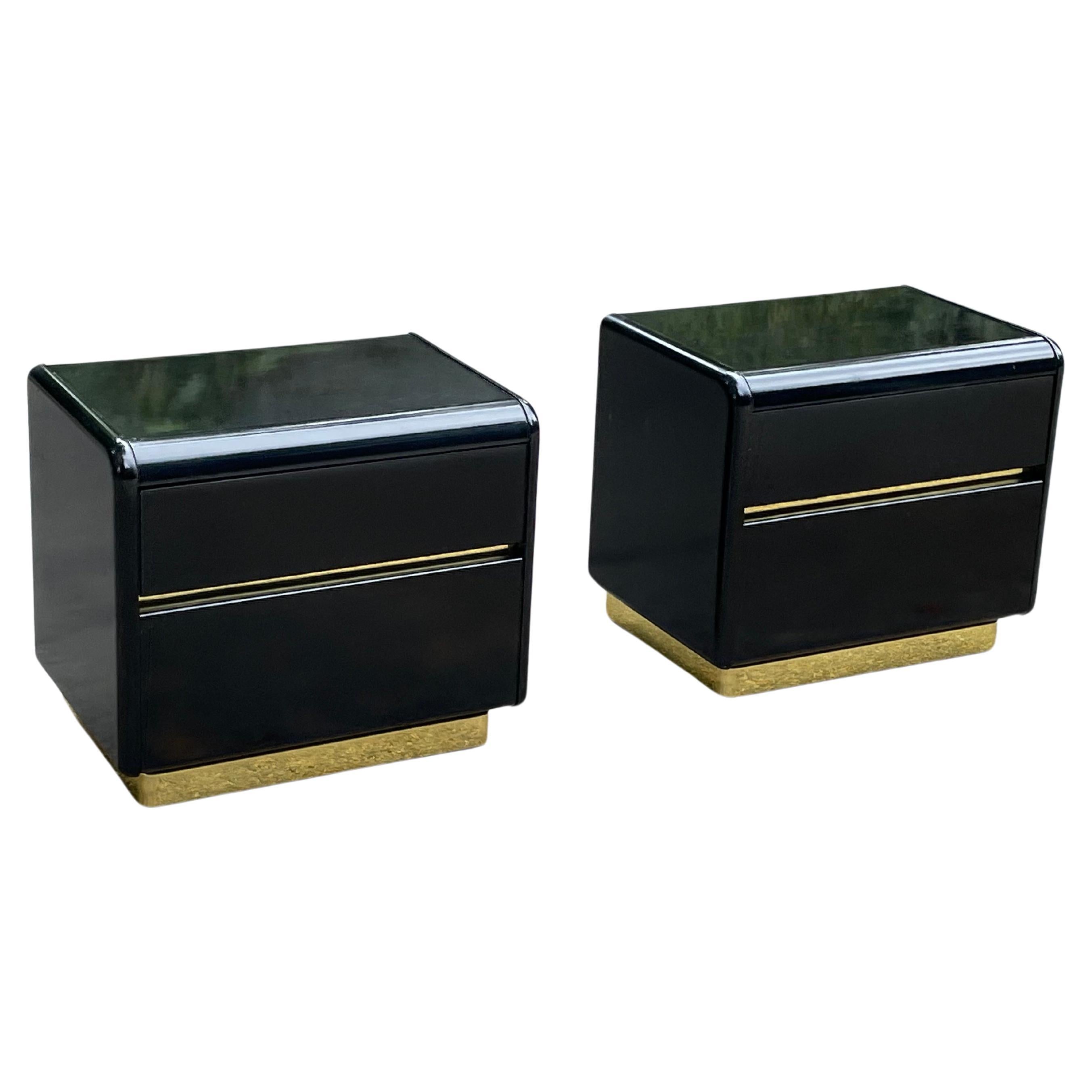 Post-Modern Pair of Black and Brass Lacquer 1980s Nightstands 1