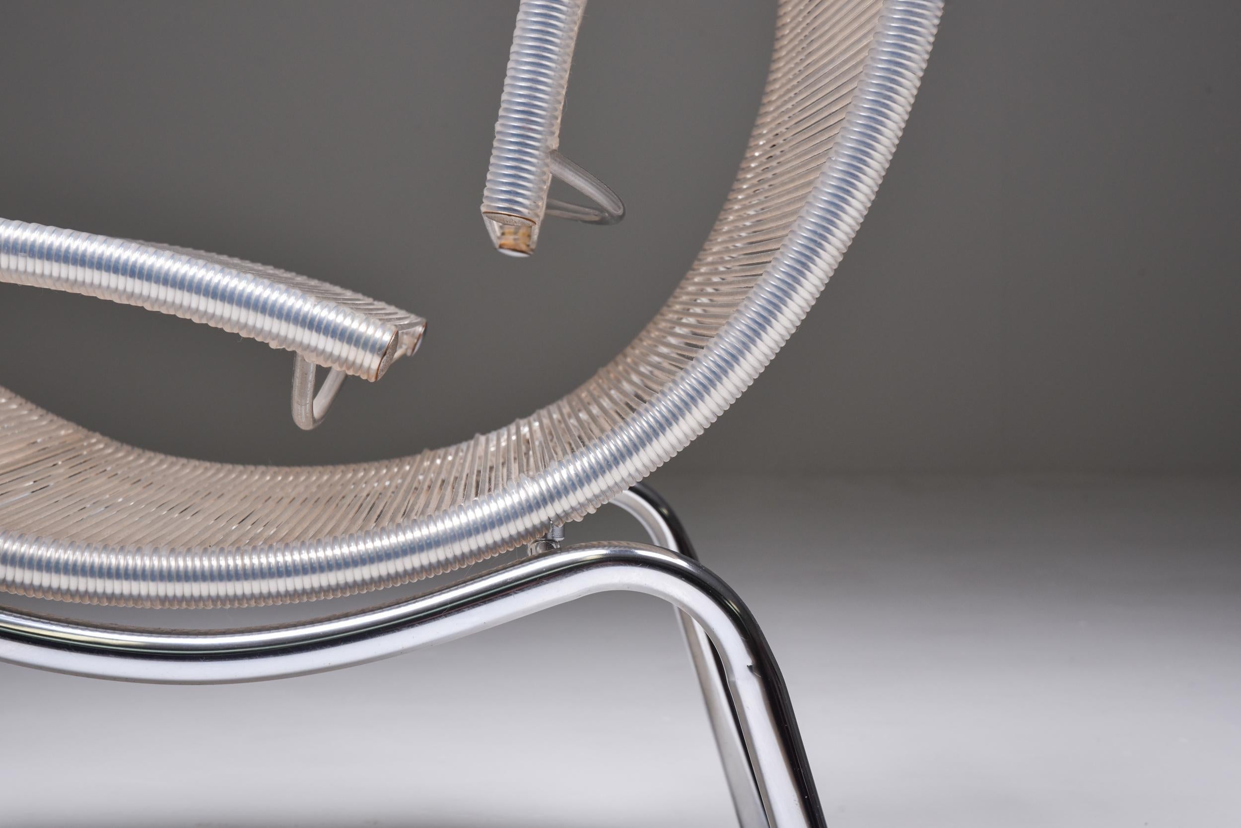 Paire de fauteuils postmodernes en chrome et fil de plastique, années 1960 en vente 3