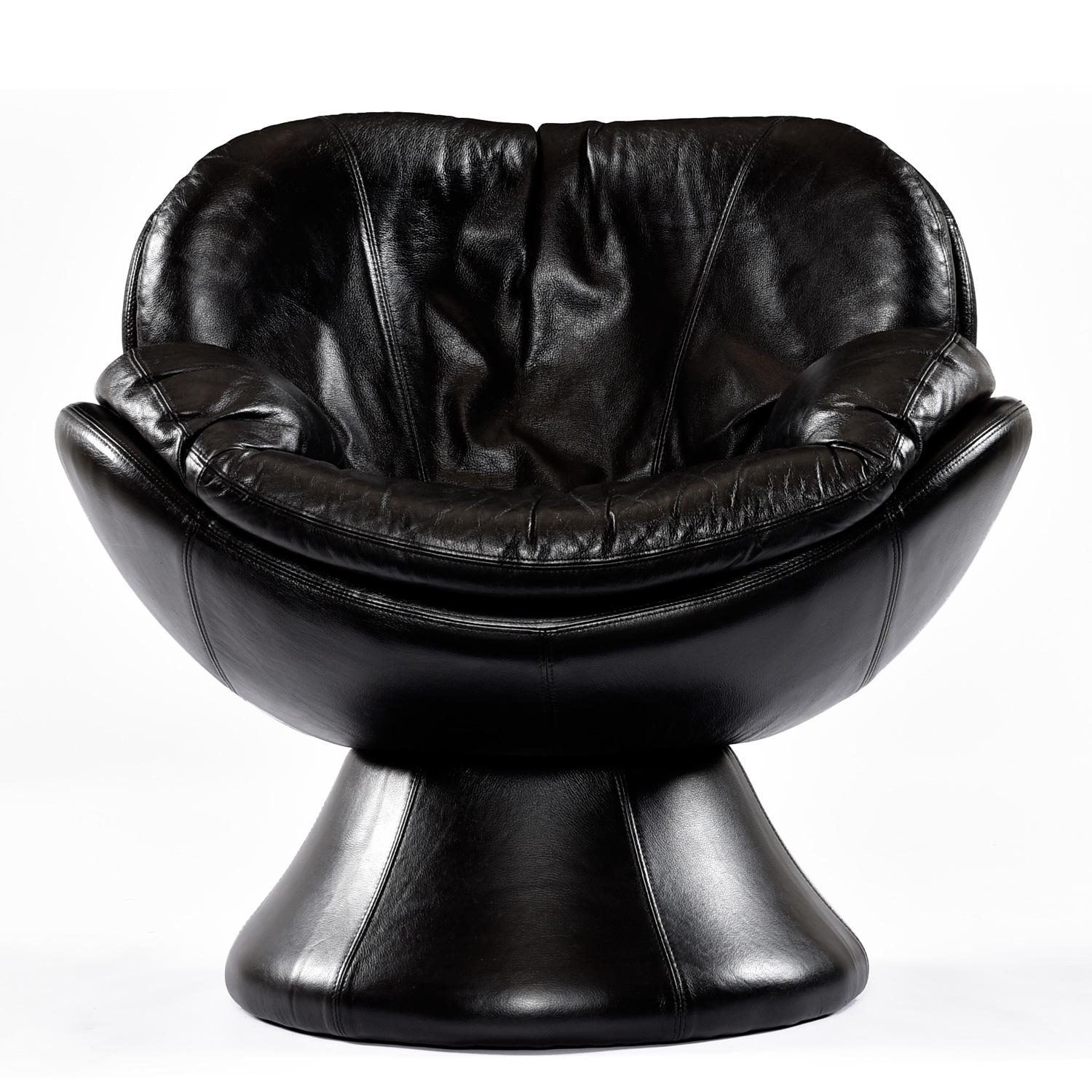 Post-Modern Pedestal Base Black Leather Swivel Pod Chairs by Jaymar of Canada In Good Condition For Sale In Chattanooga, TN
