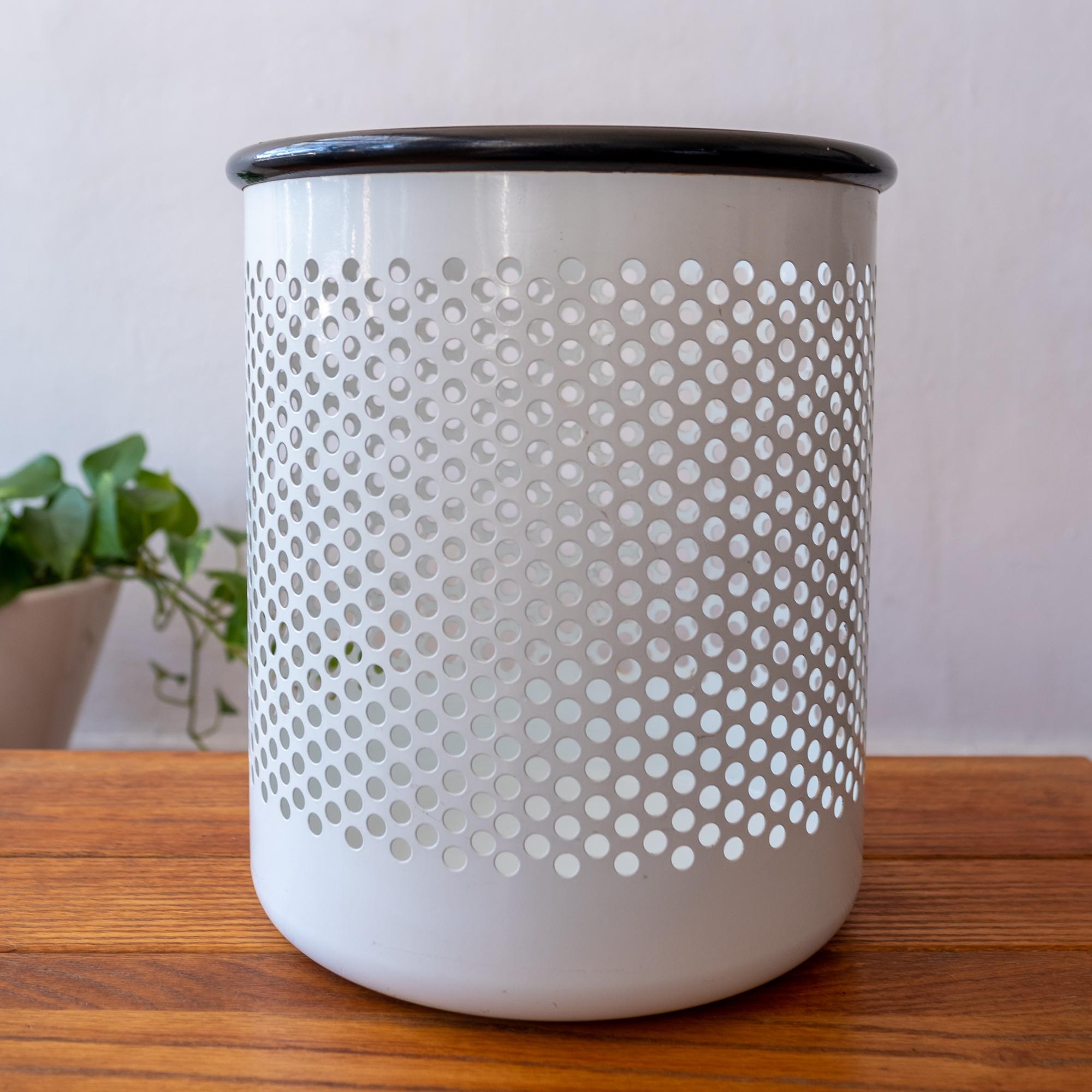 Postmodern perforated desk set by Barbieri & Marianelli for Rexite. It includes a metal waste basket, pencil cup and note holder, Italy, 1980s.