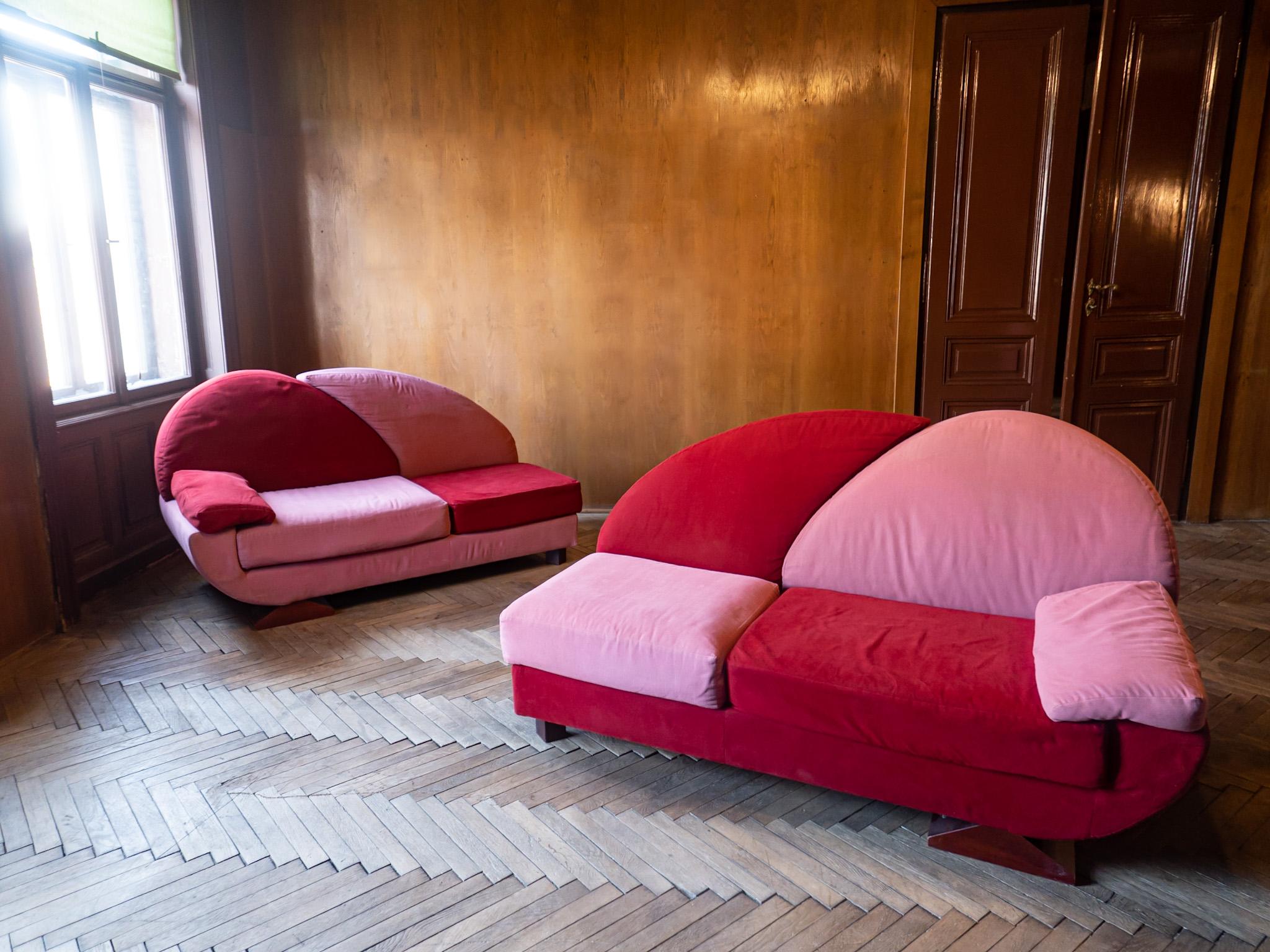 Post-Modern Pink and Red Alcantara Sofas, Italy, 1980s For Sale 4