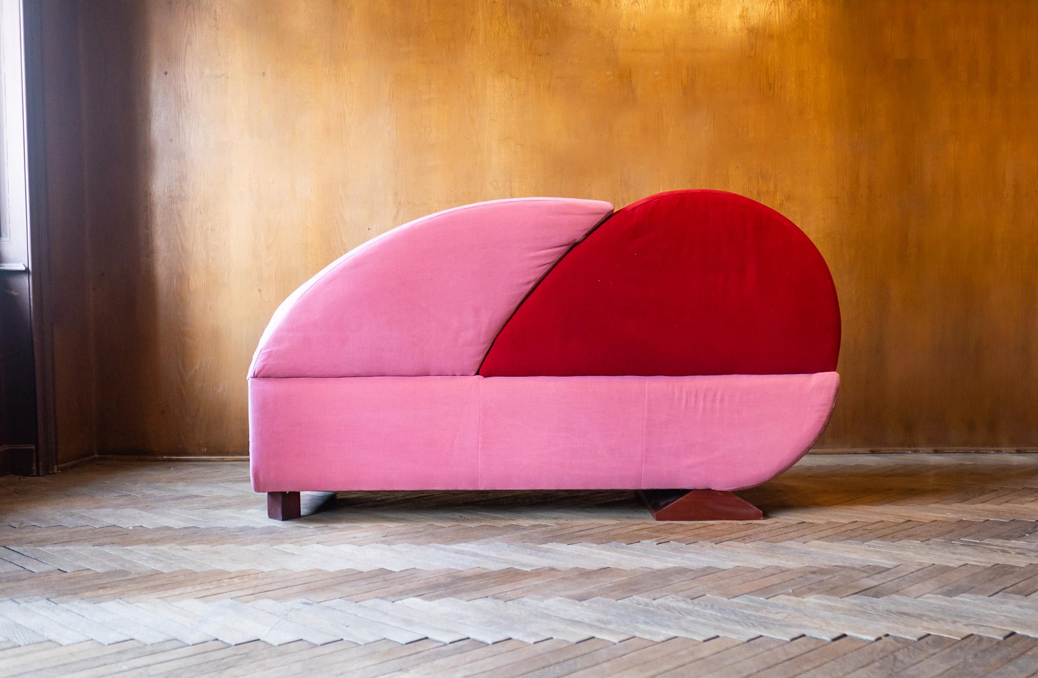 Post-Modern Pink and Red Alcantara Sofas, Italy, 1980s In Good Condition For Sale In Vienna, AT