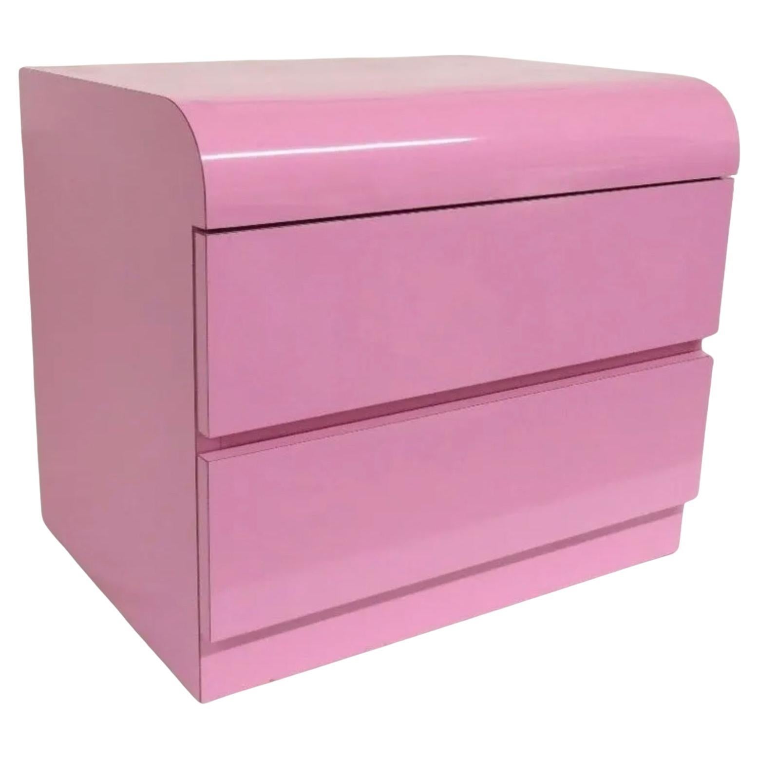 Postmoderner Nachttisch mit 2 Schubladen aus rosafarbenem, glänzendem Laminat und Wasserfall