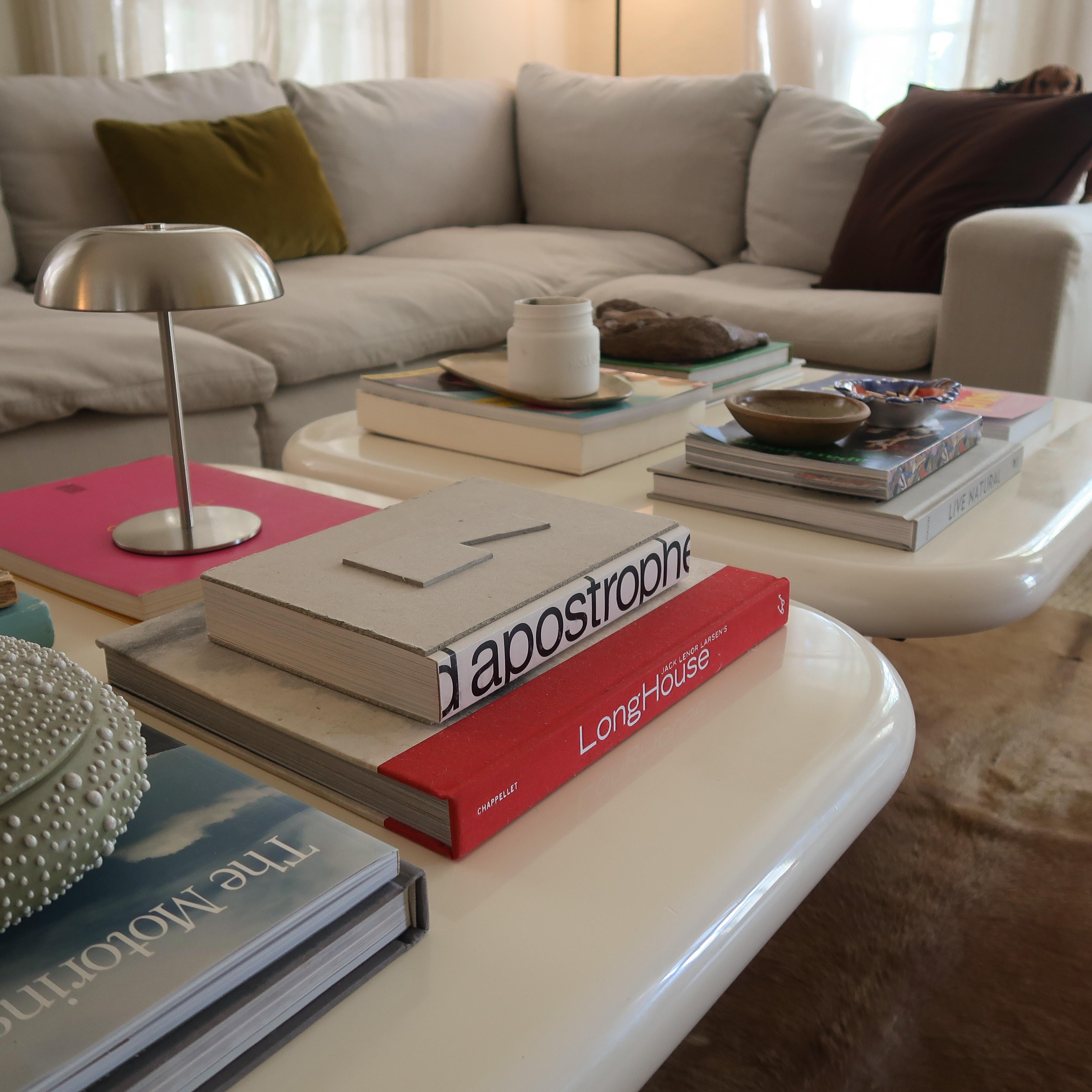 20ième siècle Table basse à socle The Moderns en vente
