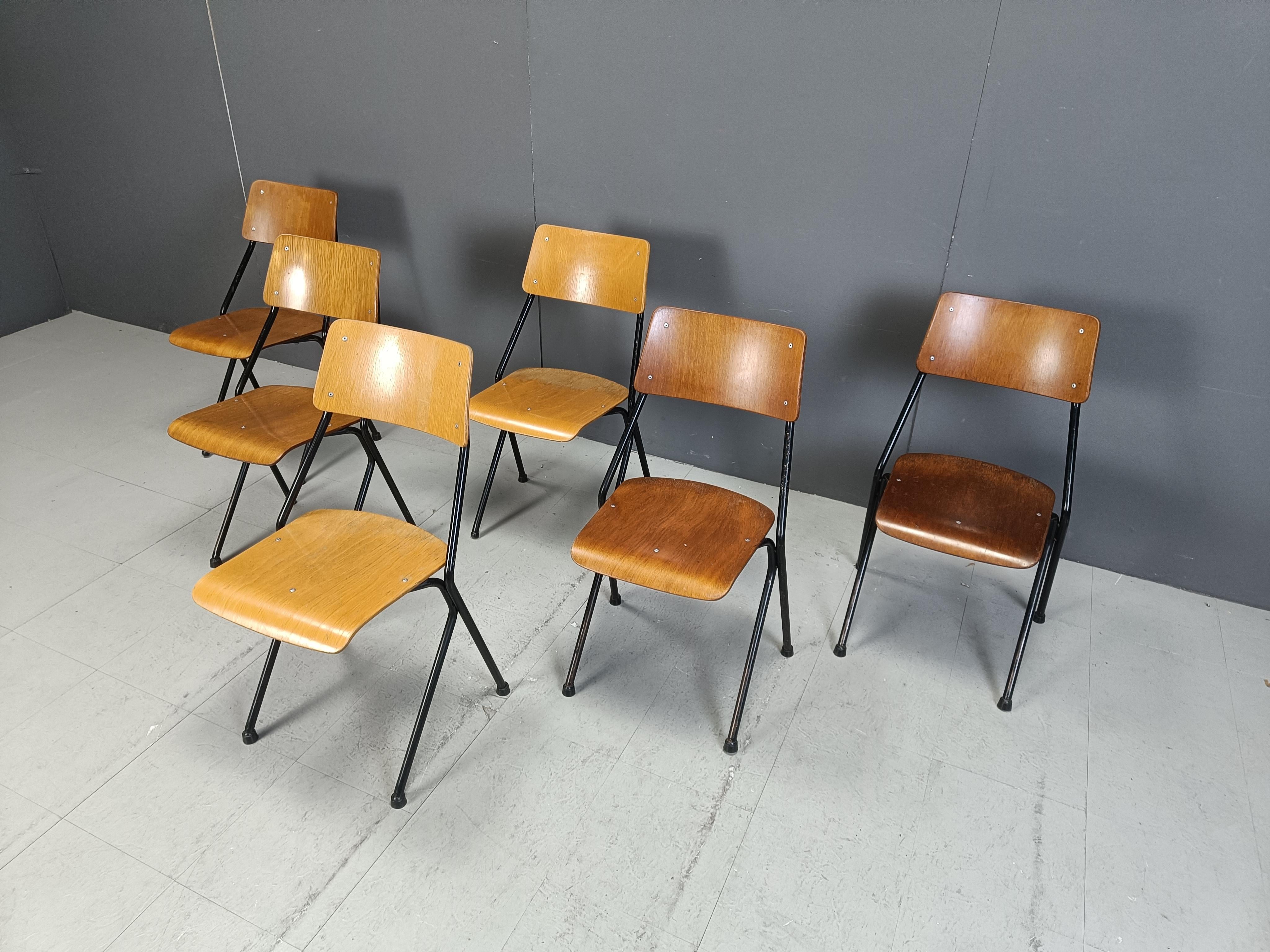 Post modern plywood dining chairs, 1970s In Good Condition For Sale In Leuven, Vlaams Gewest