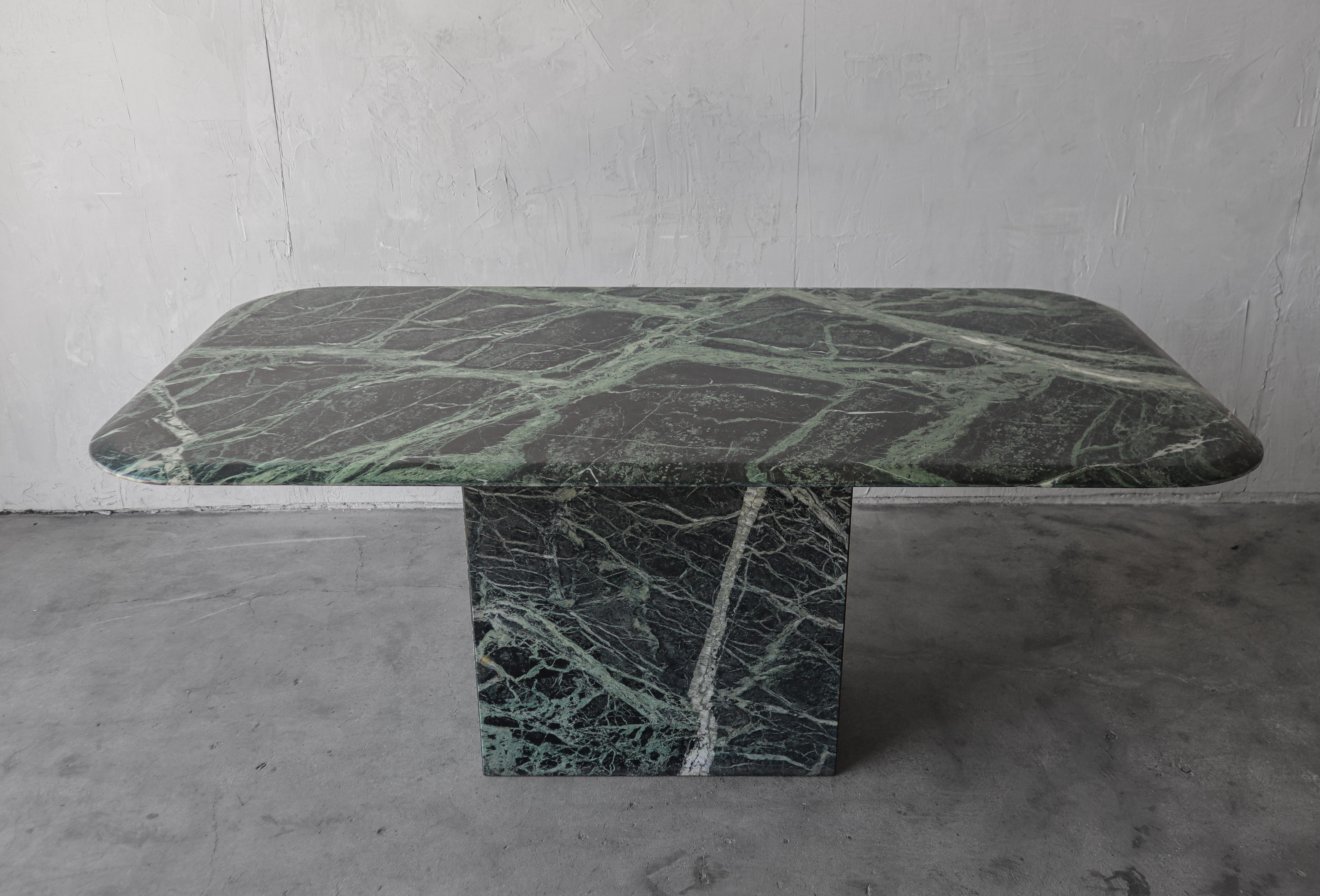 Table de salle à manger post-moderne rectangulaire en marbre Greene & Greene Excellent état - En vente à Las Vegas, NV
