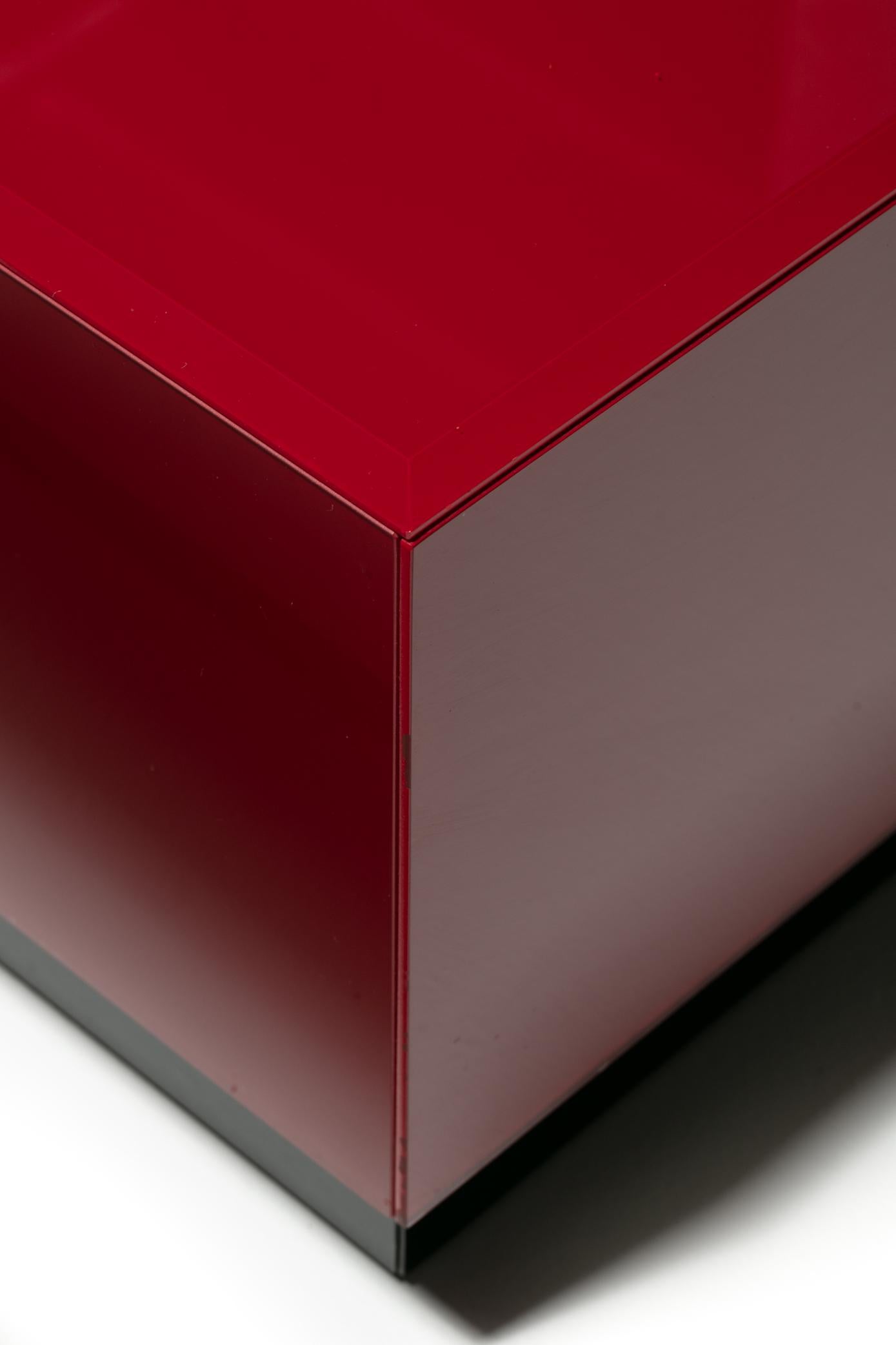 Vetro Tavolini postmoderni a cubo in vetro rosso e nero dipinti al contrario, 1980 ca. in vendita