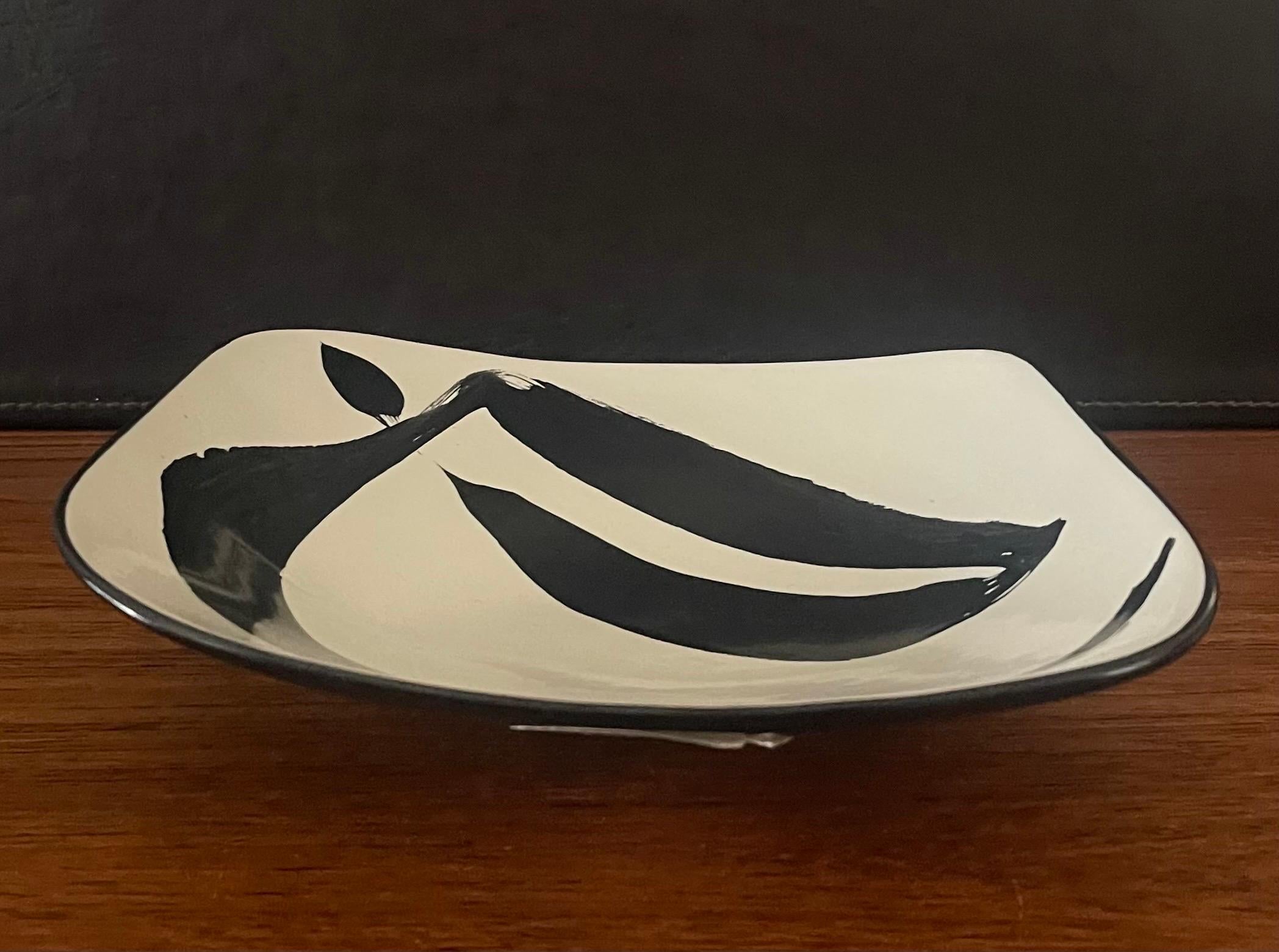 20th Century Post-Modern Rhombus Shaped Ceramic Bowl by Ann Mallory for Americaware For Sale