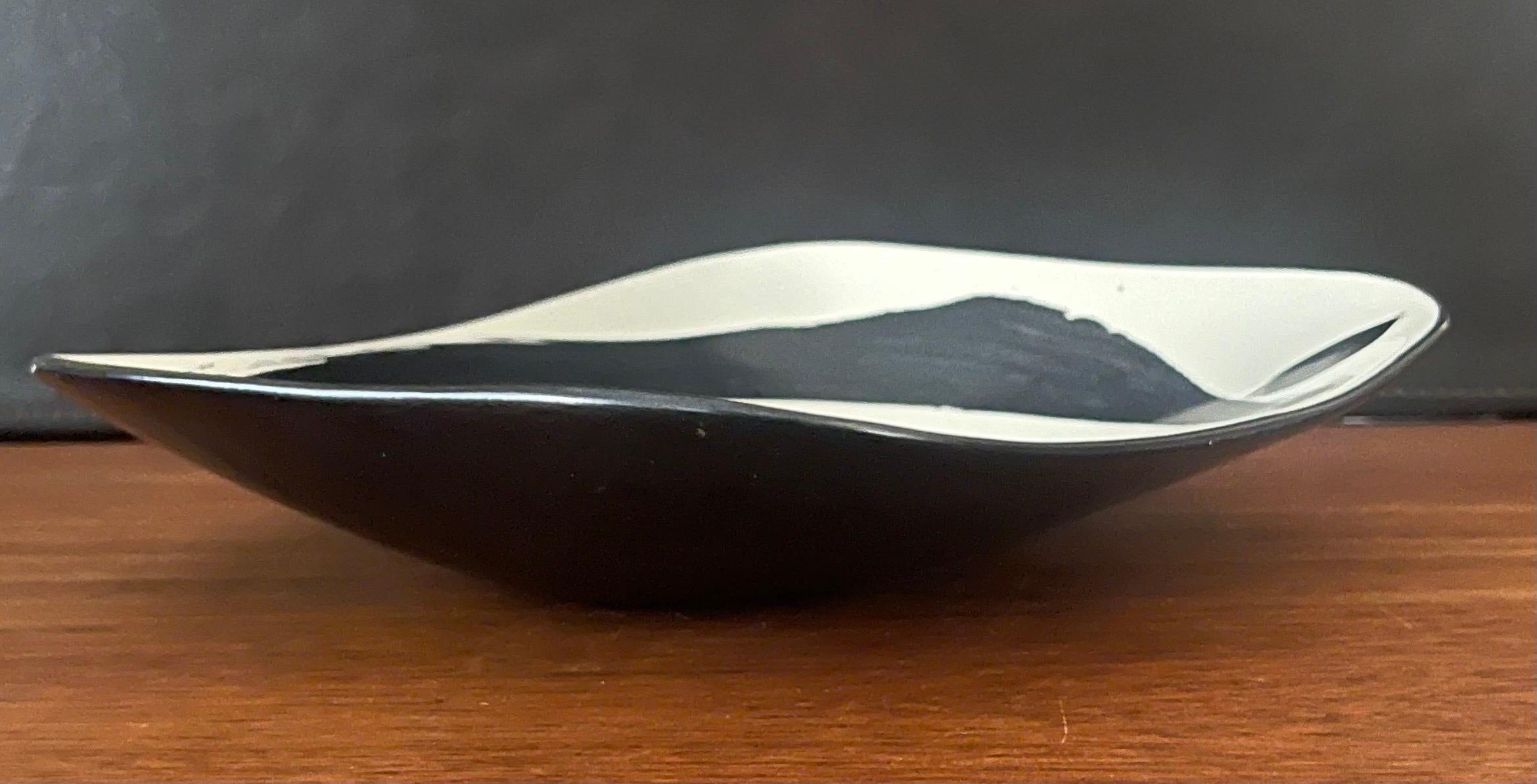 Post-Modern Rhombus Shaped Ceramic Bowl by Ann Mallory for Americaware For Sale 2
