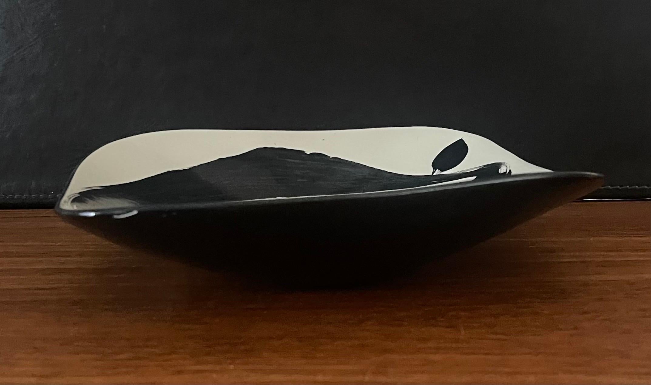 Post-Modern Rhombus Shaped Ceramic Bowl by Ann Mallory for Americaware For Sale 3