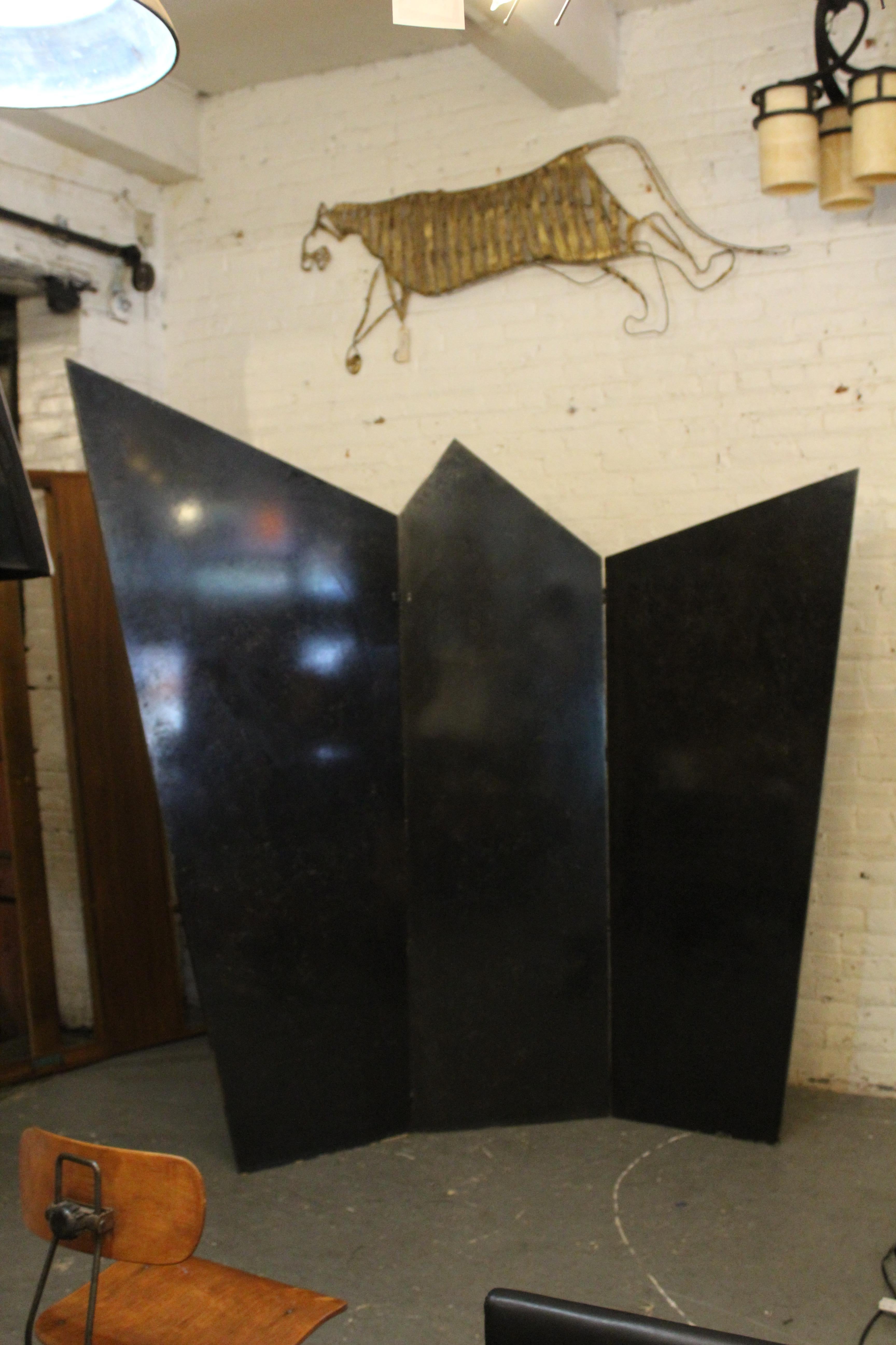 Metallo Paravento postmoderno nello stile di Memphis Milano di Nando Vincenzini in vendita