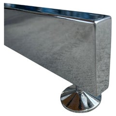 Tavolo da pranzo rotondo post moderno in acero con base cromata