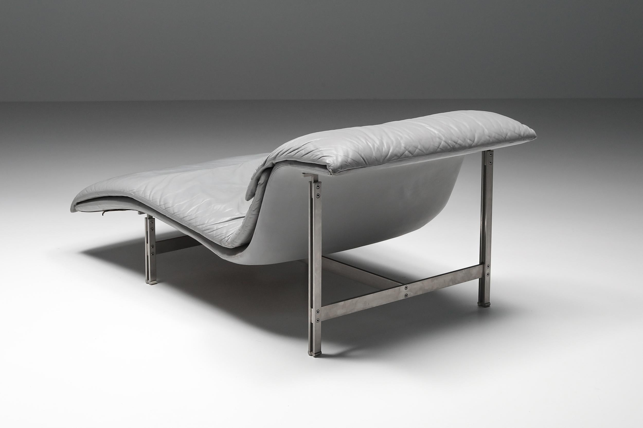 Italian Post-Modern Saporiti Lounge Chair in Grey Leather by Giovanni Offredi, 1974