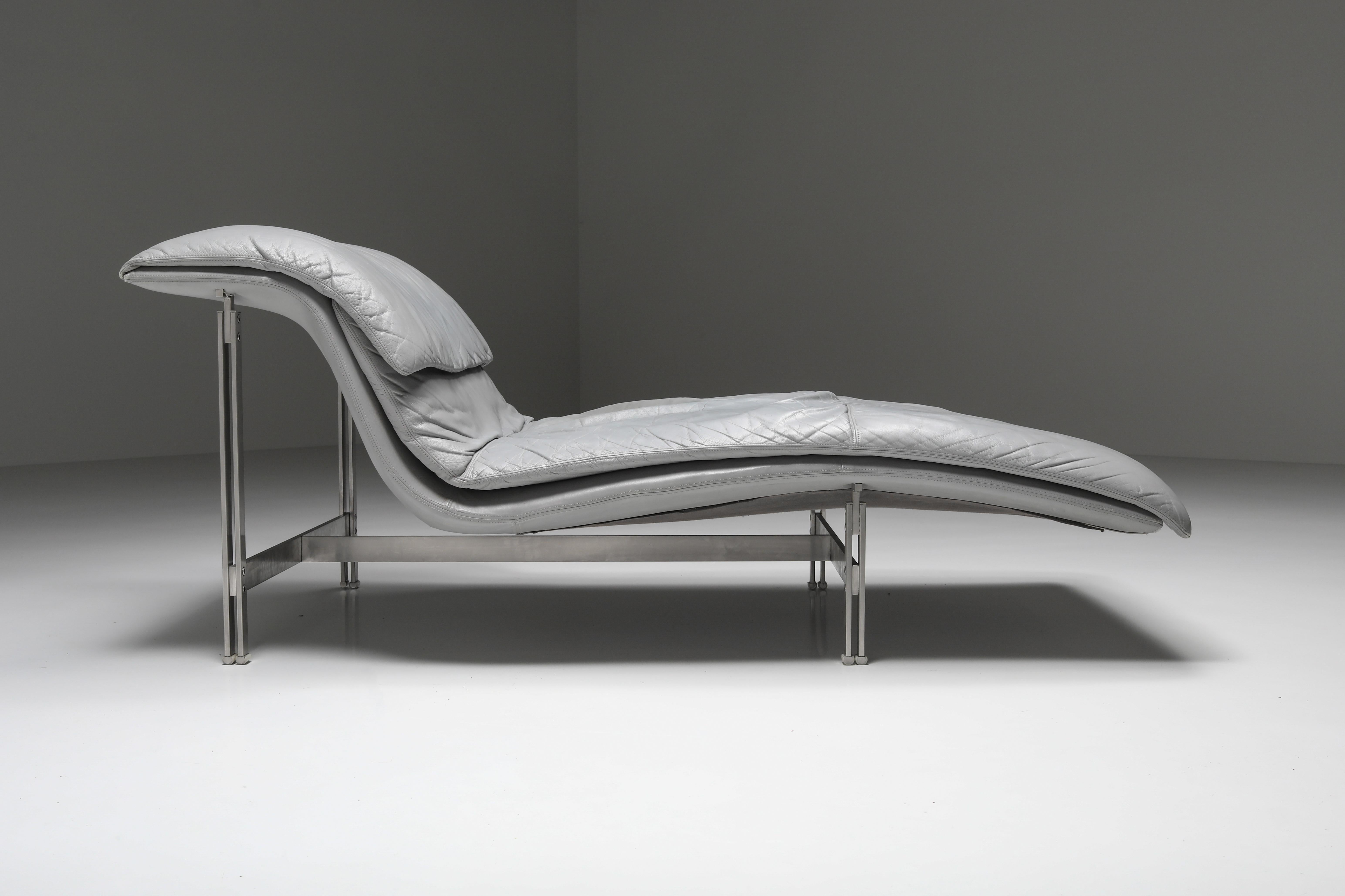 Italian Post-Modern Saporiti Lounge Chair in Grey Leather by Giovanni Offredi, 1974 For Sale