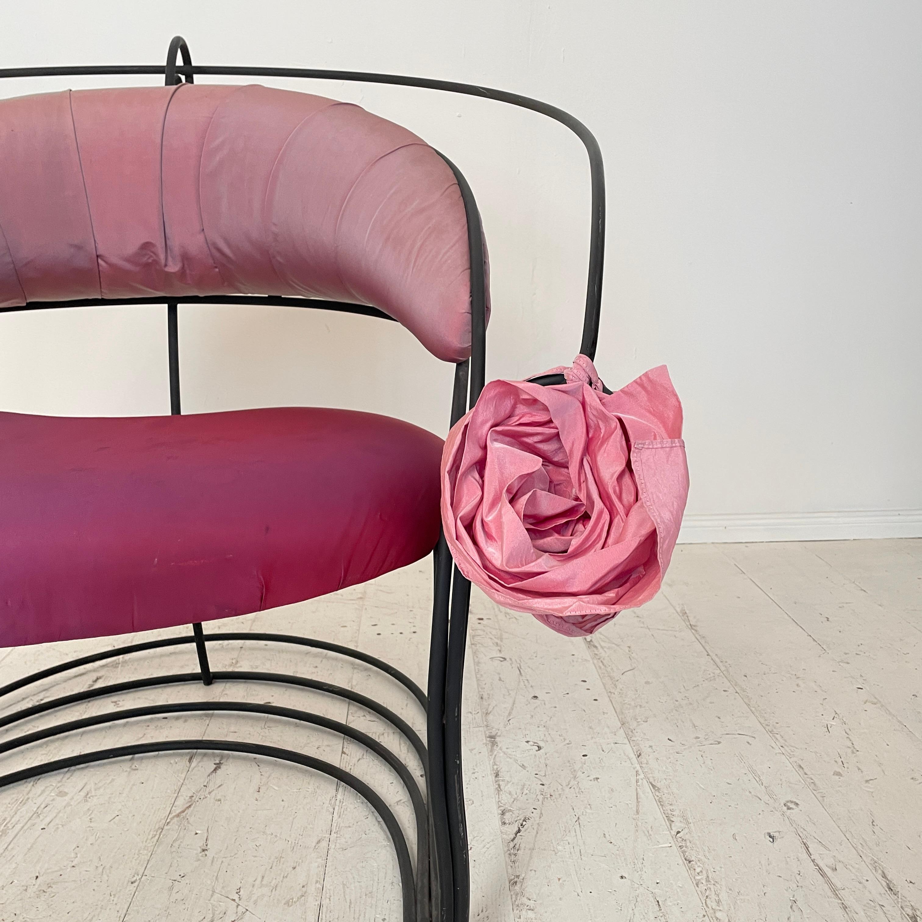 Post-Modern Sculptural Armchair in Black Metal and Pink Red Silk Upholstery In Good Condition For Sale In Berlin, DE