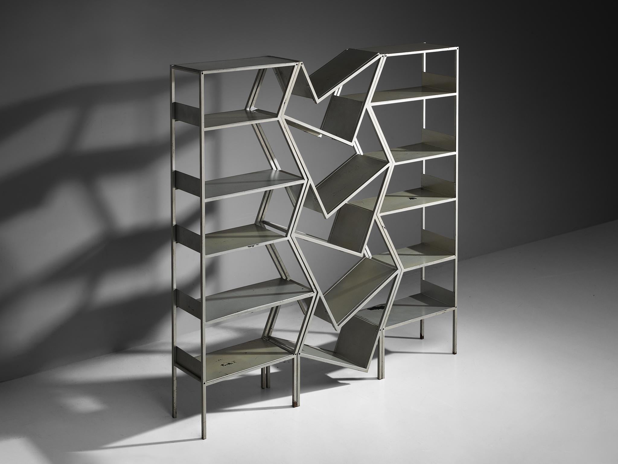 Post Modern Sculptural Asymmetrical Open Bookcase Room Divider in Steel In condizioni buone in vendita a Waalwijk, NL