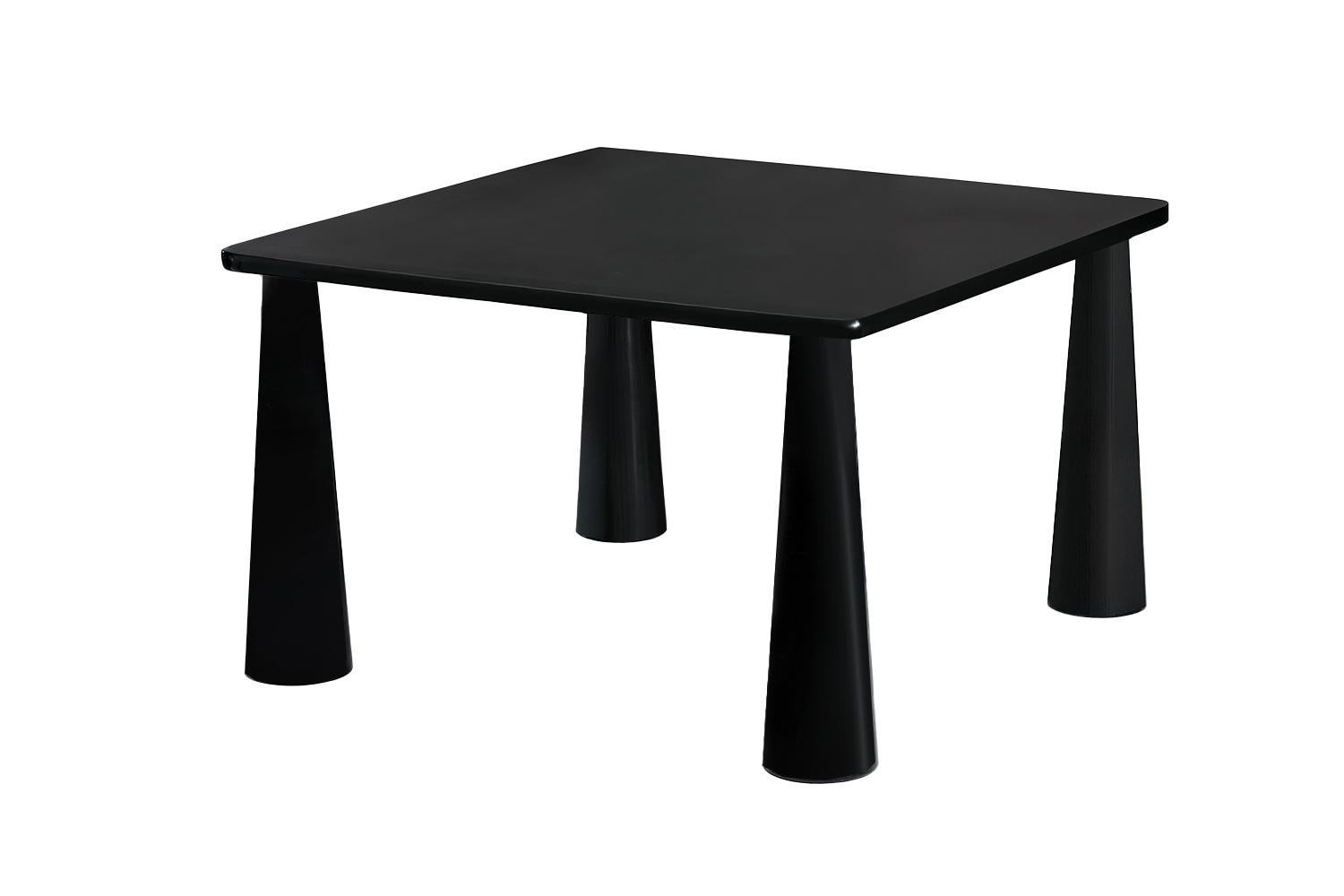 Laqué Table de salle à manger sculpturale contemporaine laquée crème Trance en vente
